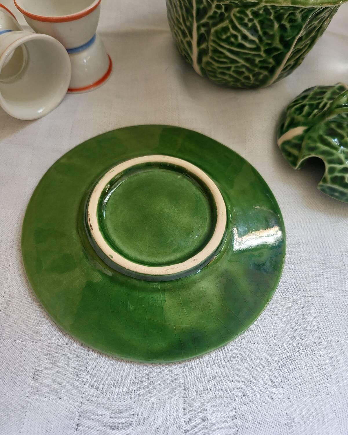 Mustard pot in cabbage slip