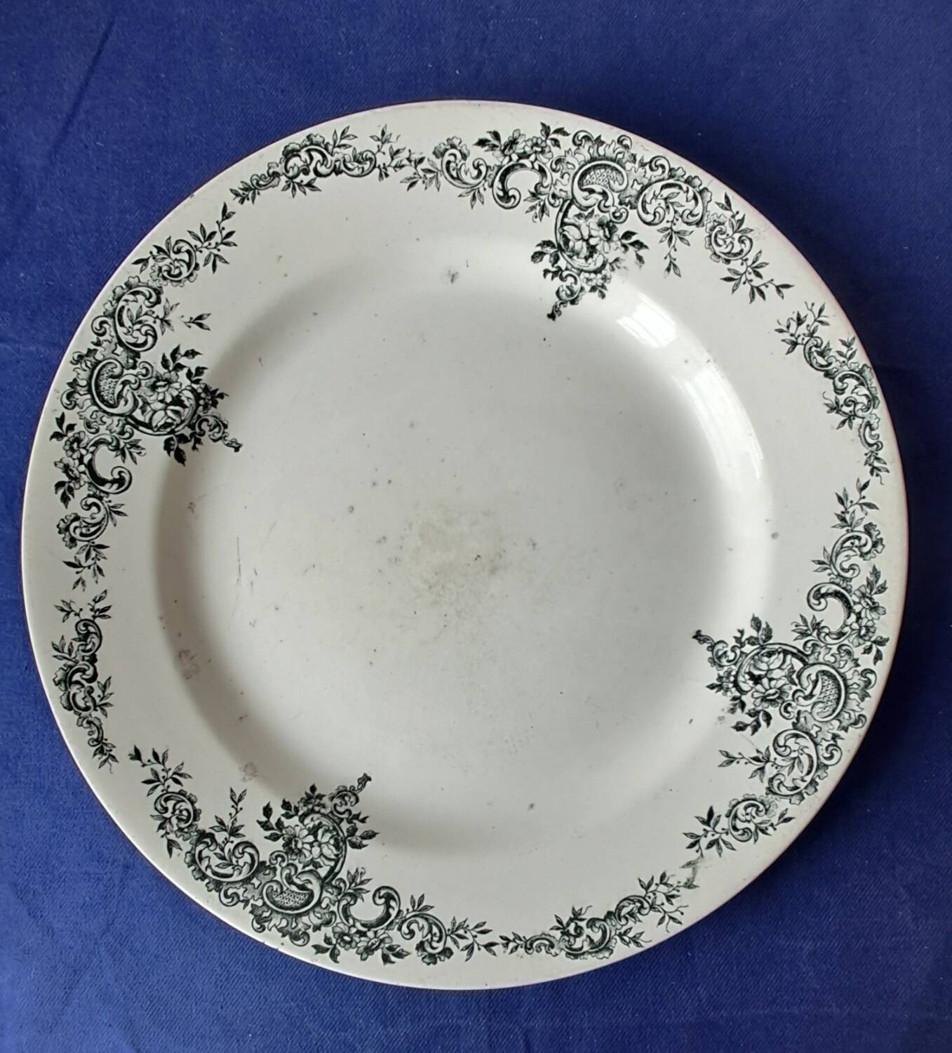 Plat HB&Cie Terre de fer modèle LXV