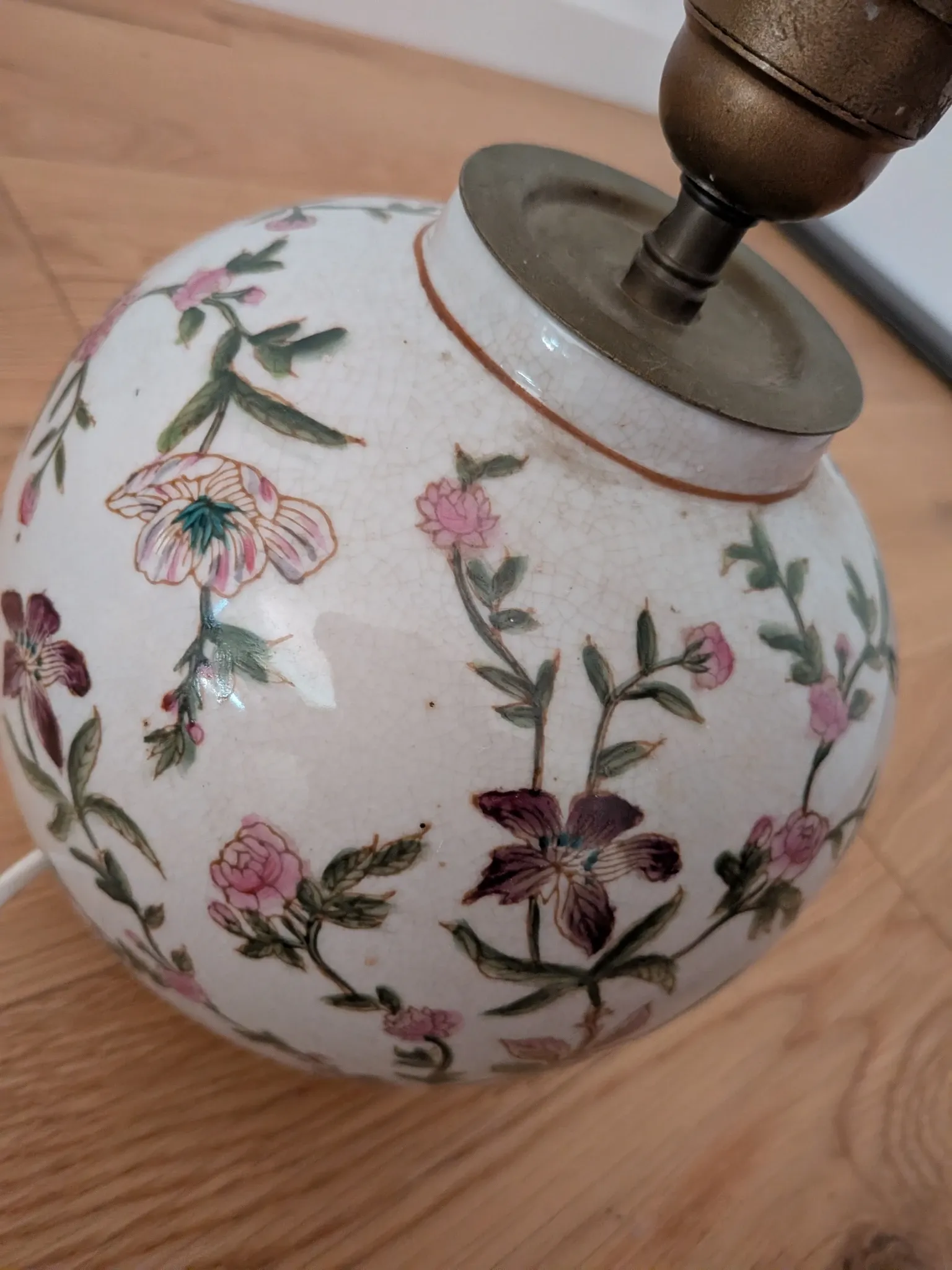Vintage Chinese porcelain globe lamp