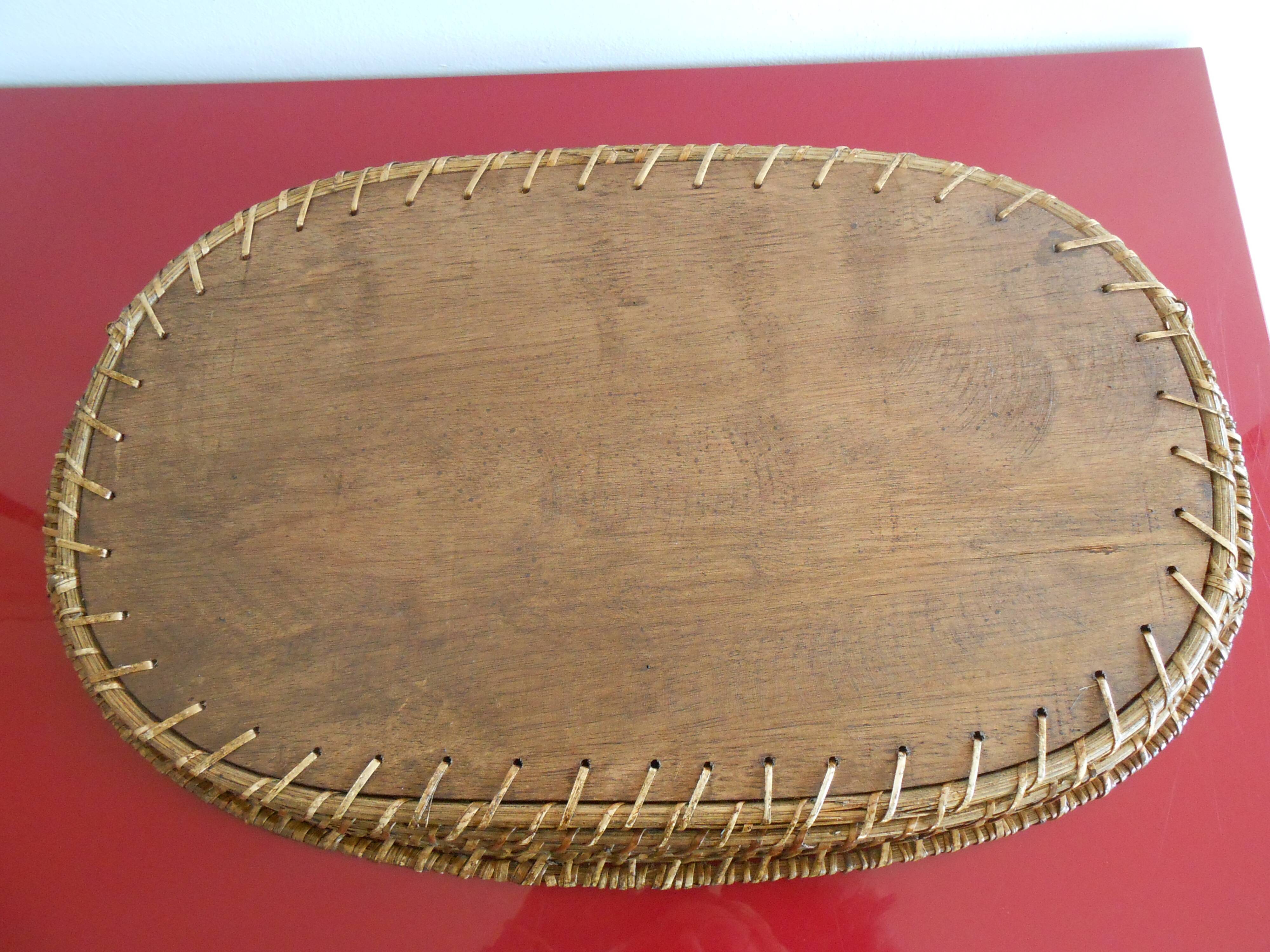 Plateau en bois et rotin