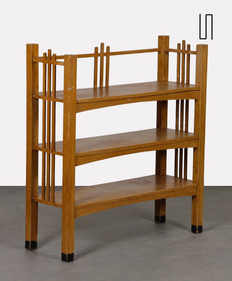 Etagère en bois datant des années 1960