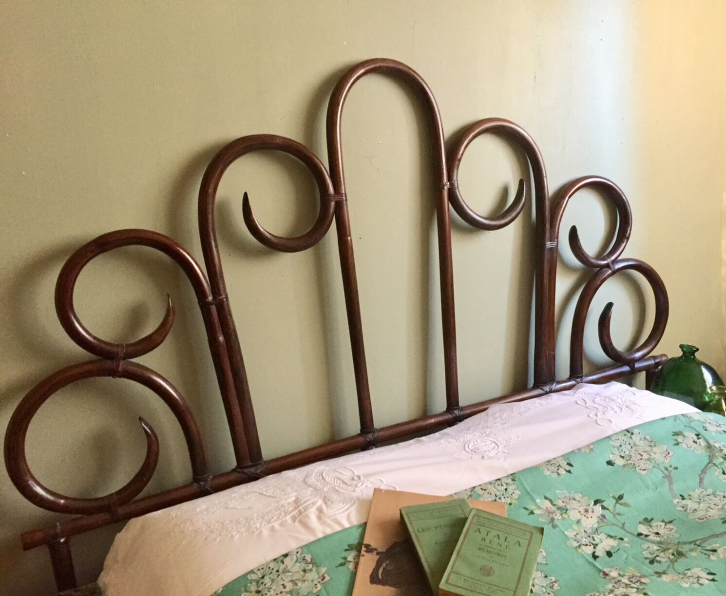 Bed headboard
