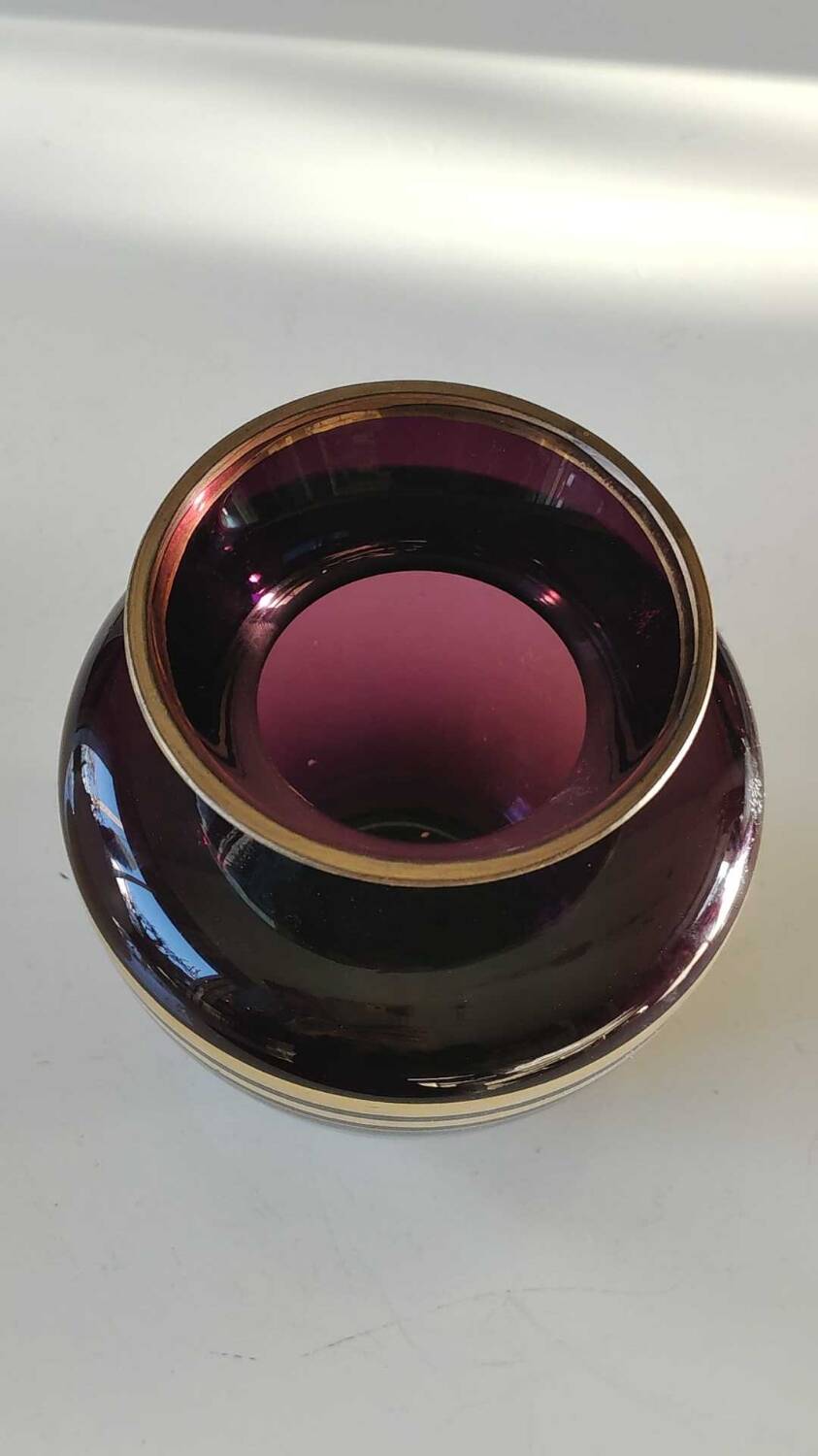 Verrerie Boom d’Anvers ball vase, Murano style. Amethyst color/Horizontal gold bands