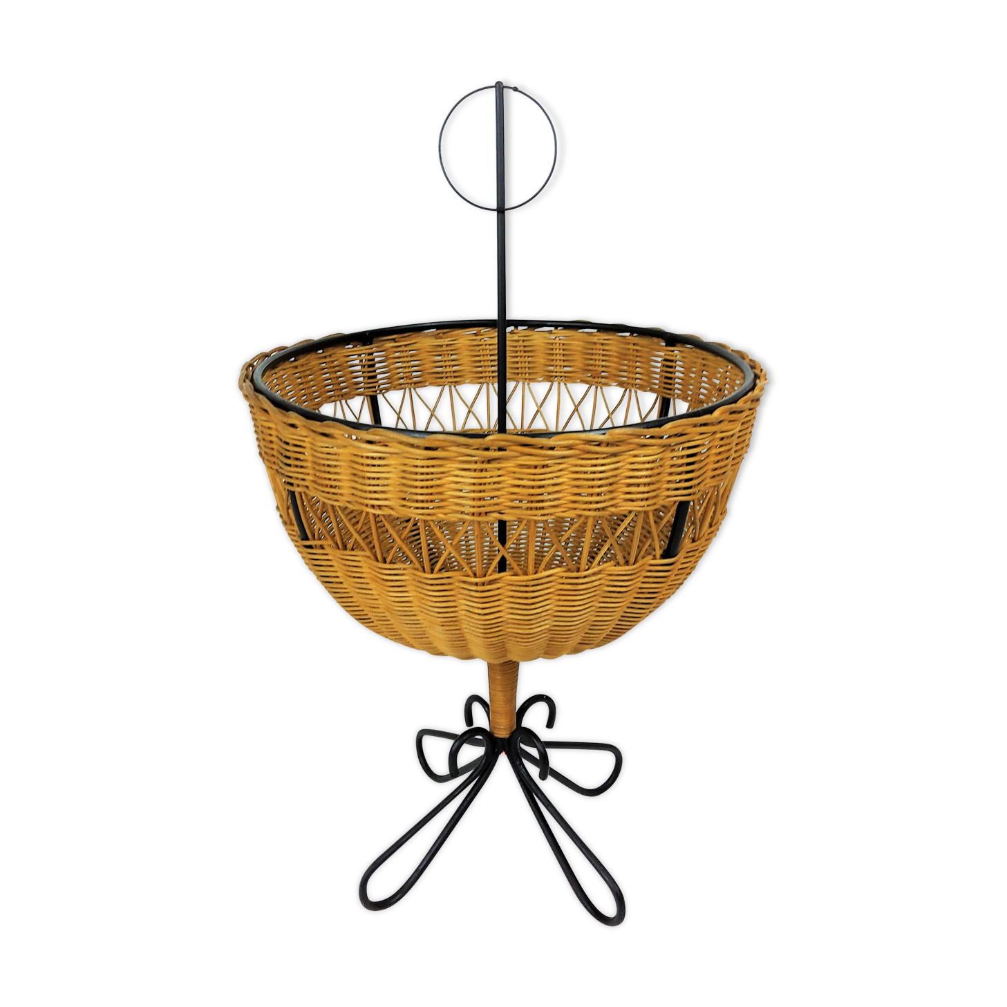 Rattan trash and black metal foot 1950