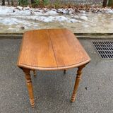 Round extendable dining table Louis Philippe 90cm with 2 extensions in oak.