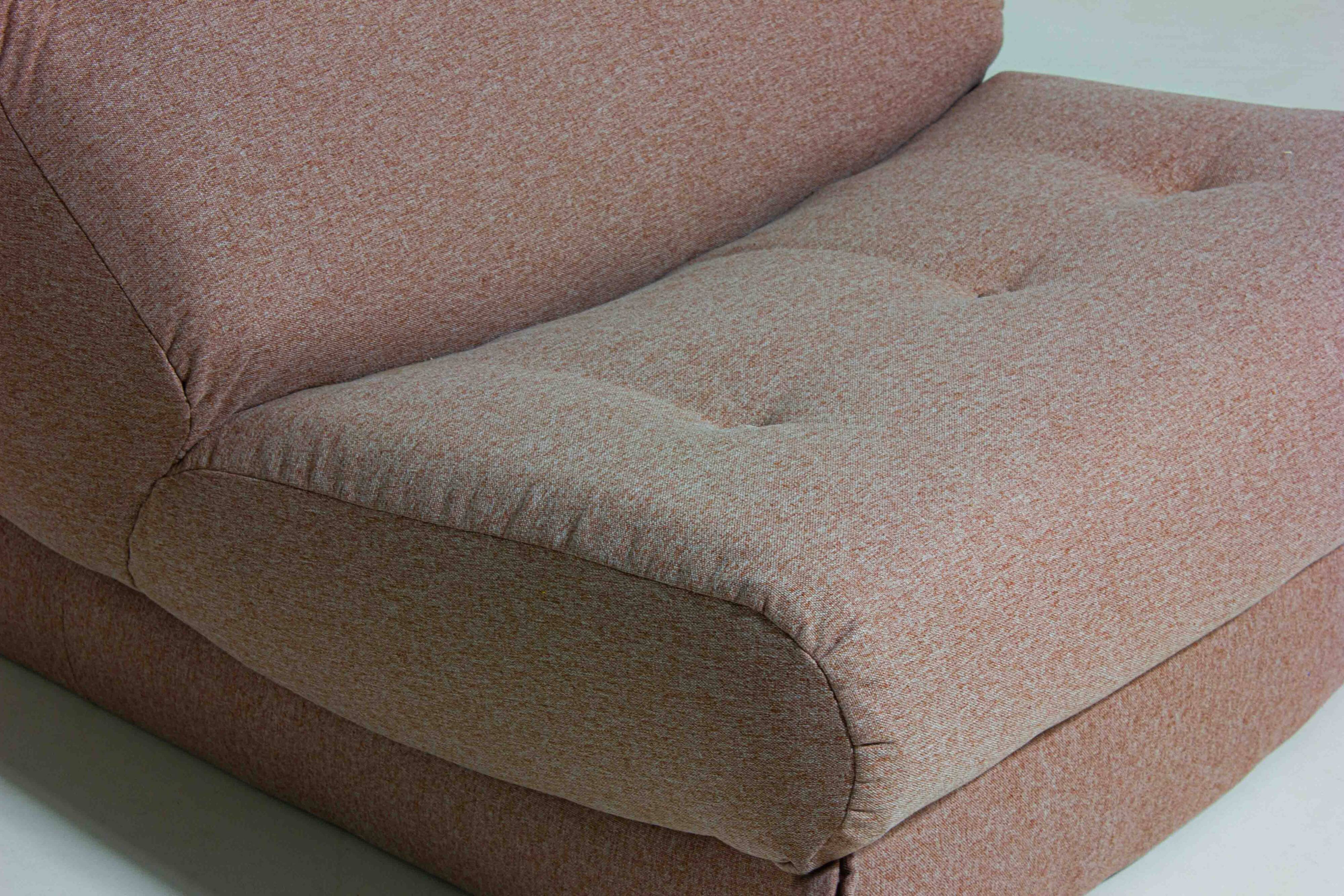 Nuvolone modular sofa in pink fabric by Rino Maturi, 1970s, 5 modules