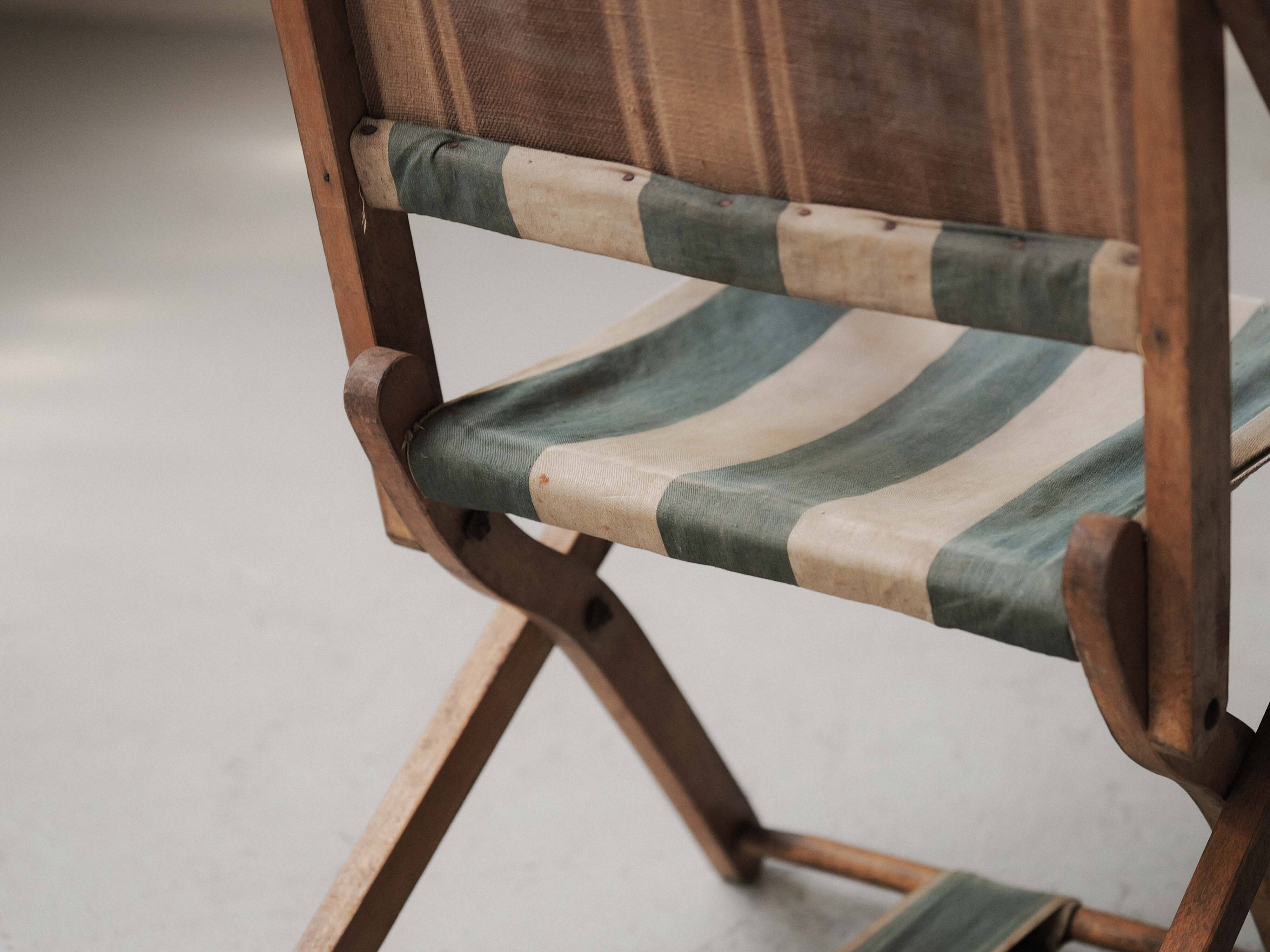 Foldable chair in solid wood and striped fabric, circa 1900.