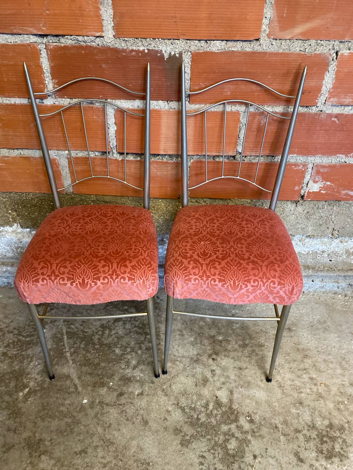 Pair of chairs with golden metal frame + baroque pink fabric seat