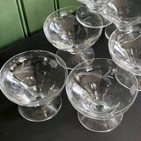 Set of 6 vintage cups in very good condition.