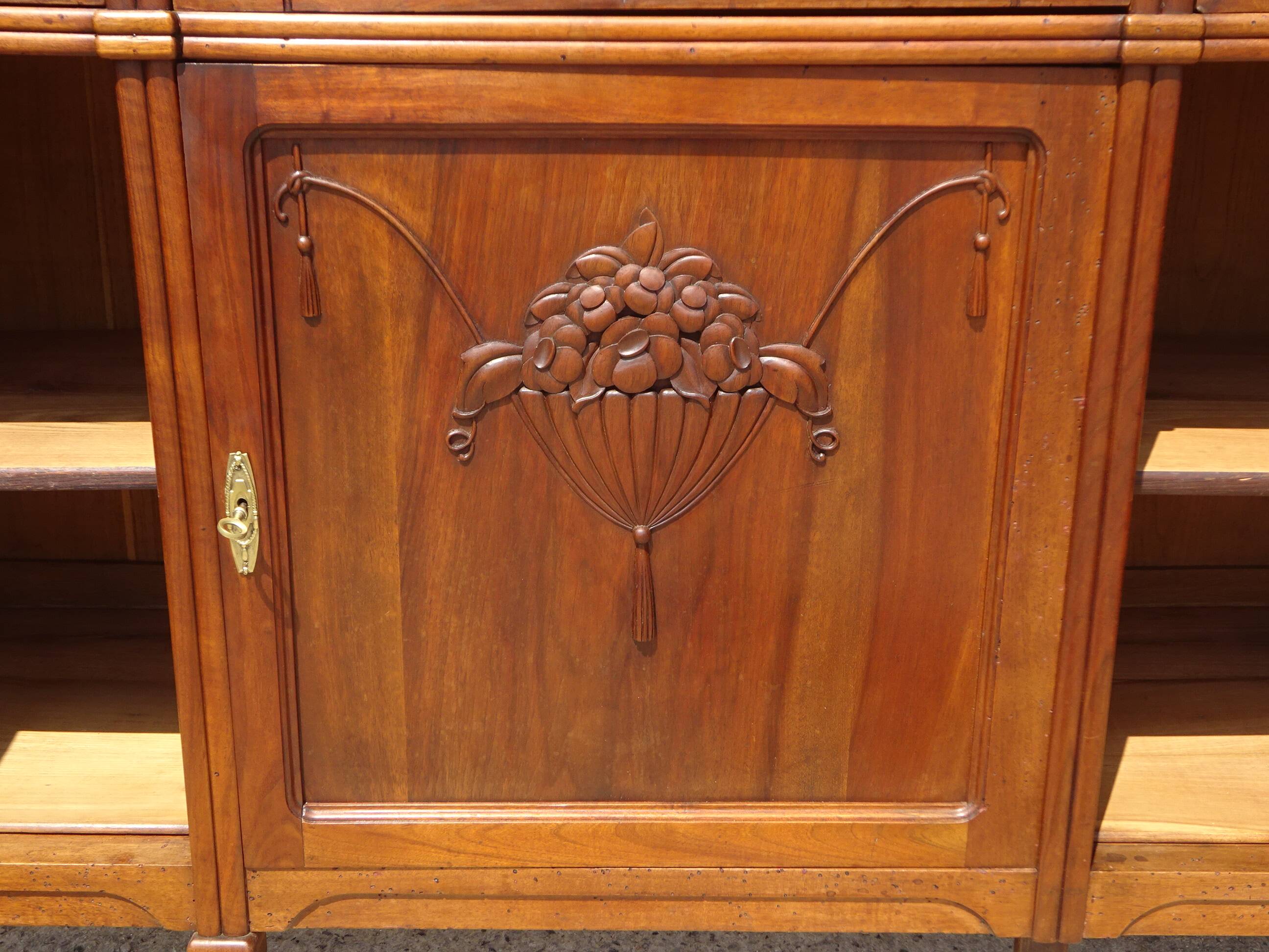 Art Deco sideboard in walnut with a marble top