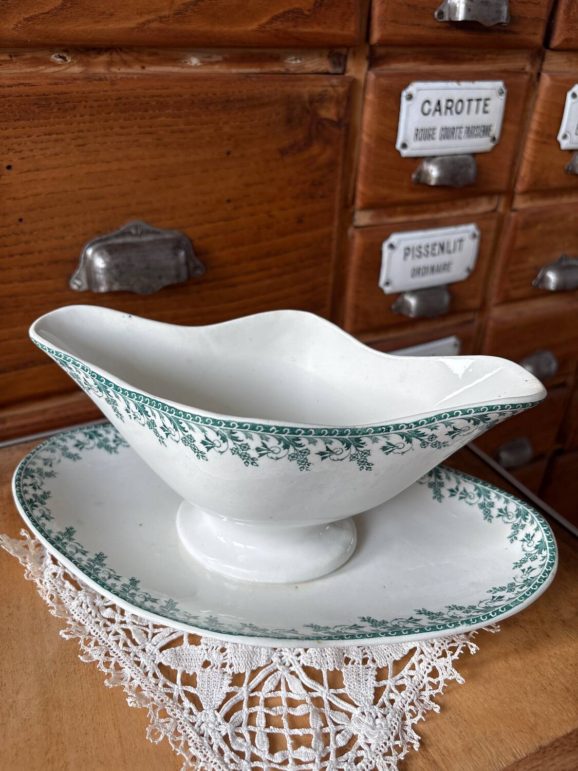 Saucière sur dormant en Terre de Fer Gien modèle Montigny vert