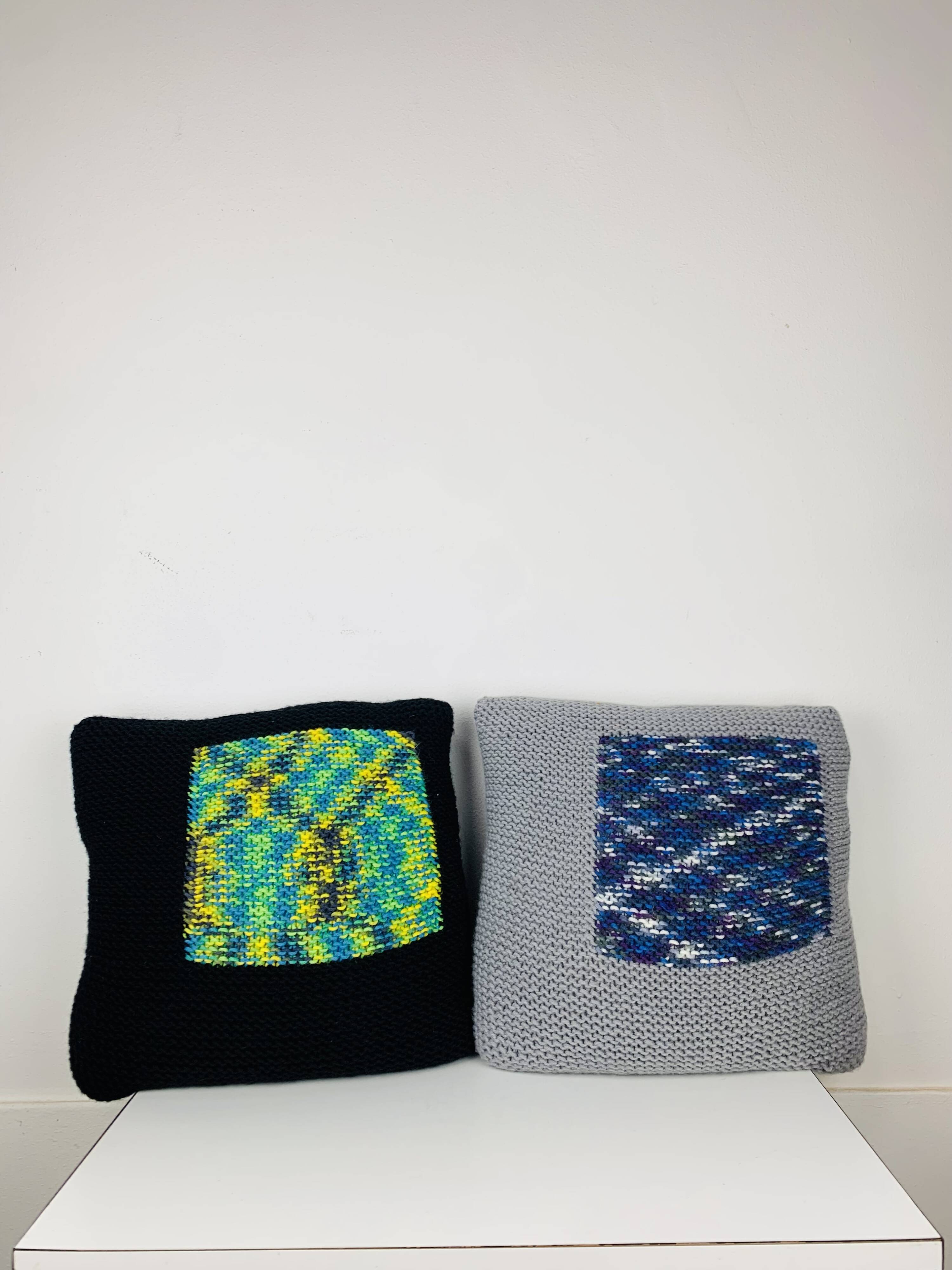 Paire de coussins en crochet vintage, années 70