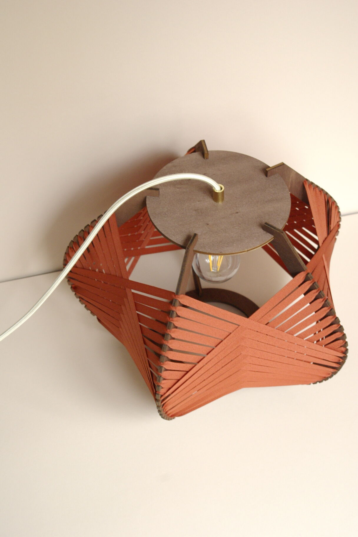 Lampe tissée brique à poser