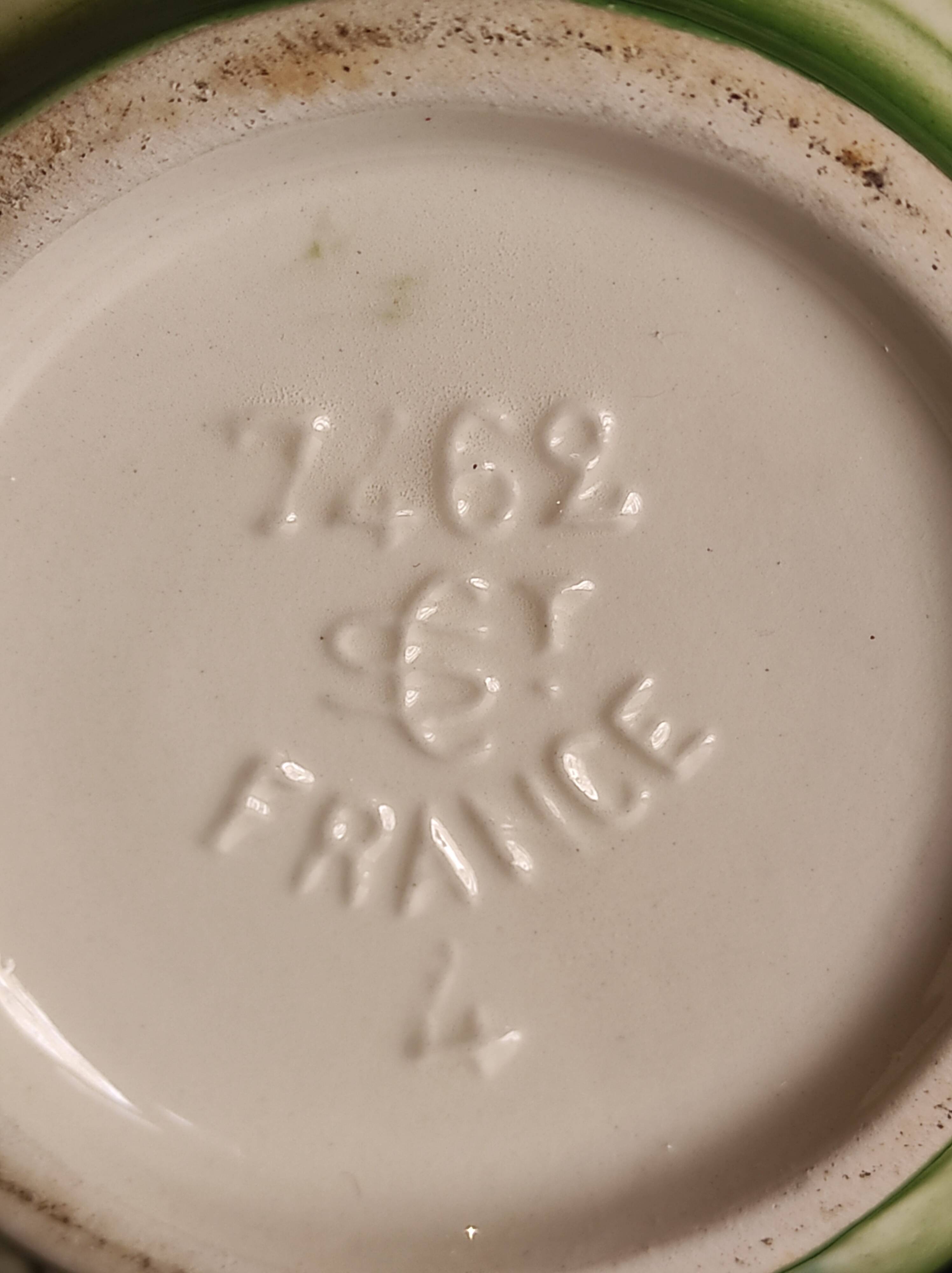 Pichet vintage en barbotine de Saint Clément, France