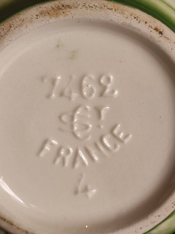 Pichet vintage en barbotine de Saint Clément, France