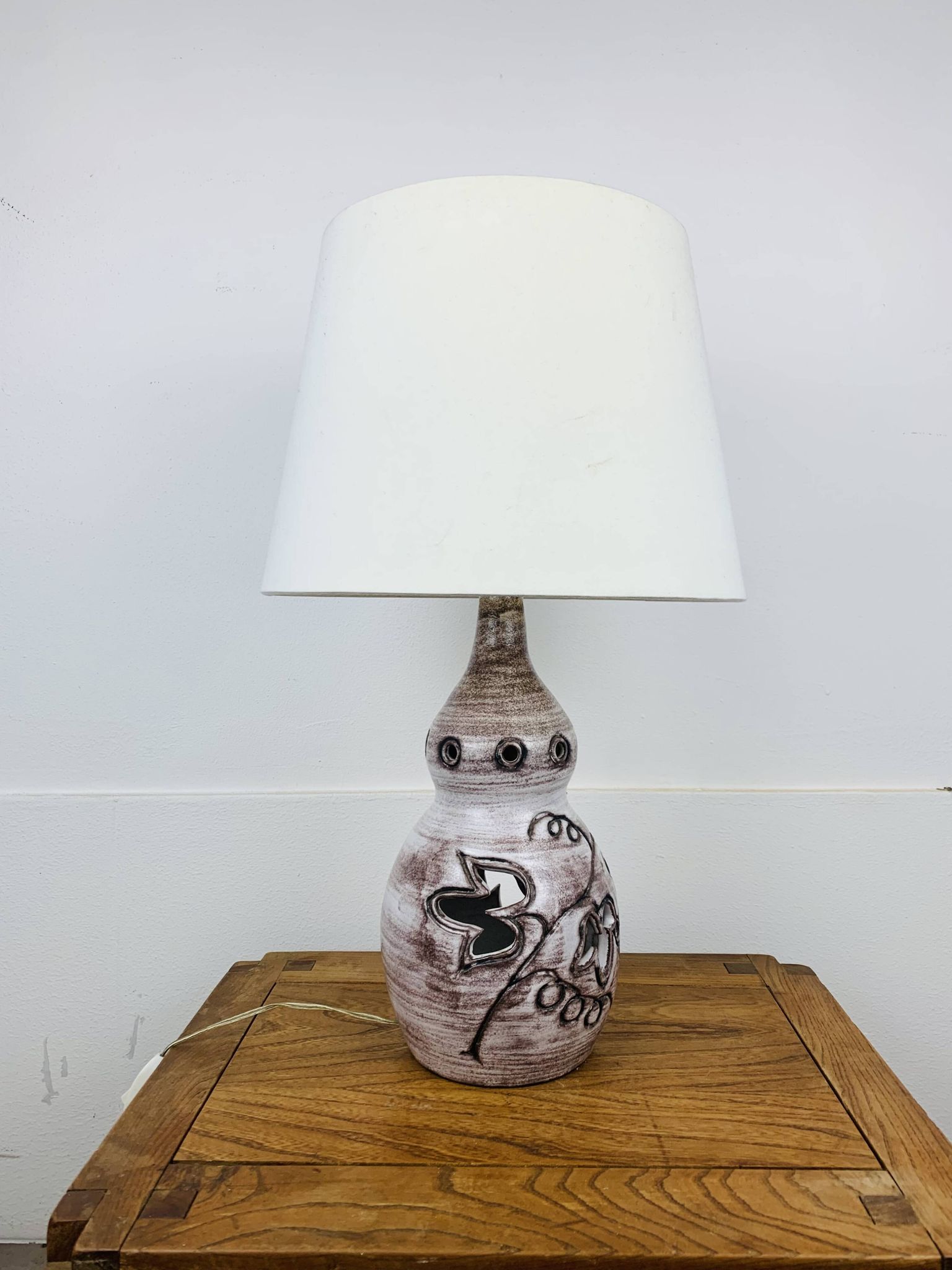 Lampe céramique ajourée, feuilles de vignes, années 60
