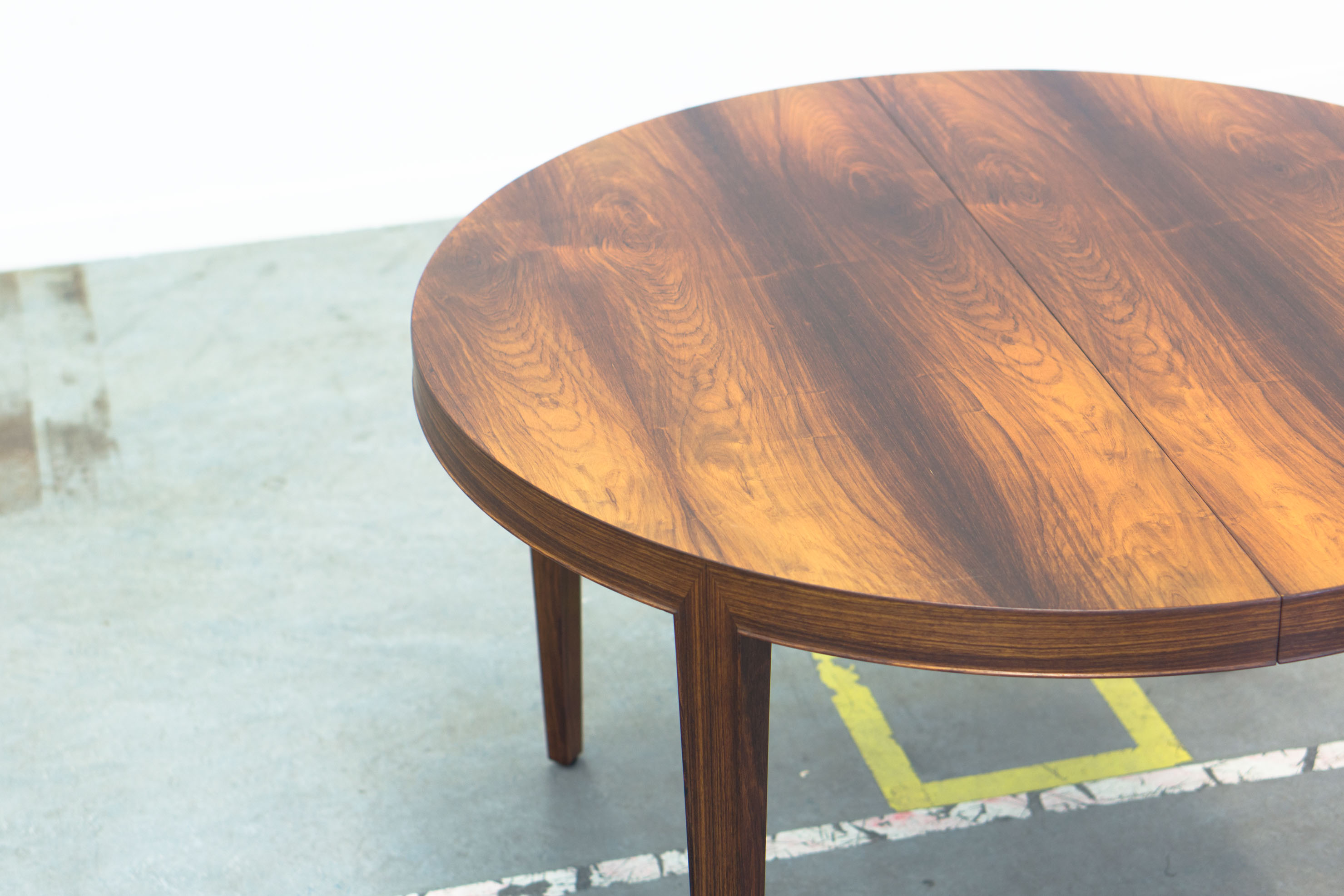 Extendable dining table from Haslev Møbelsnedkeri by Severin Hansen