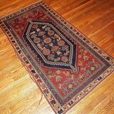 Handmade antique Persian Shiraz rug 97cm x 180cm 1920s