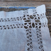 Napperon ancien en fil blanc broderies Jours fait main