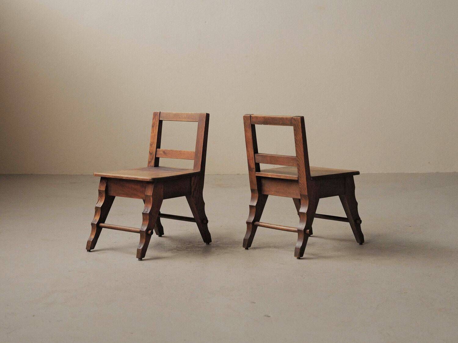 Paire de chaises Modernistes en chêne massif, vers 1940