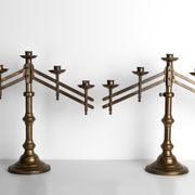 Paire de candélabres d'autel en bronze