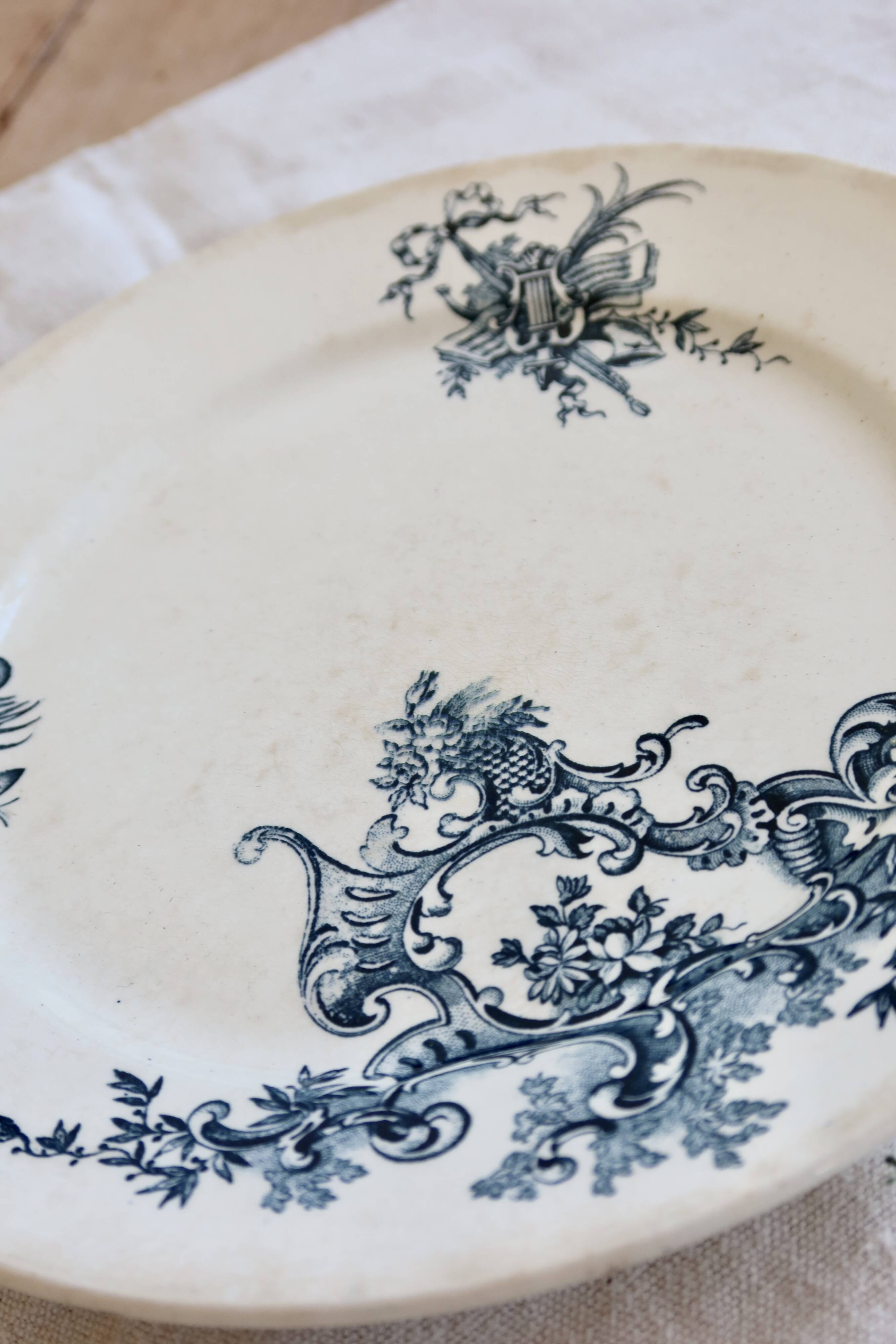 Assiette plate ancienne terre de fer - Boch Frères Keramis - Modèle Régent