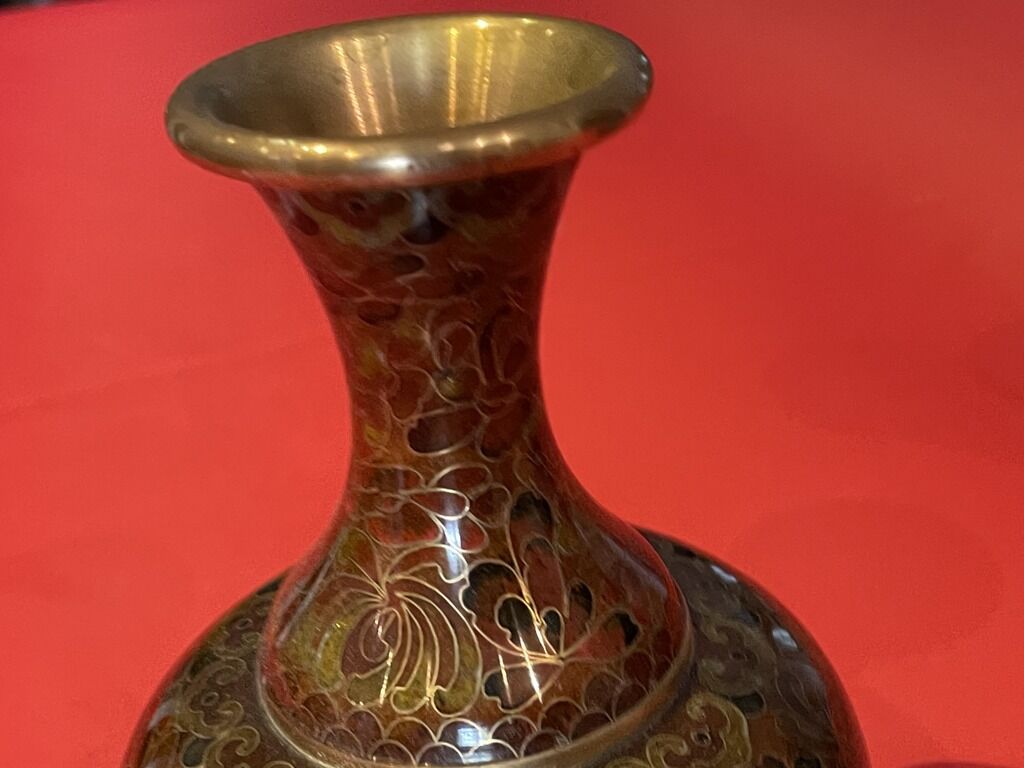 2 vases with floral decoration