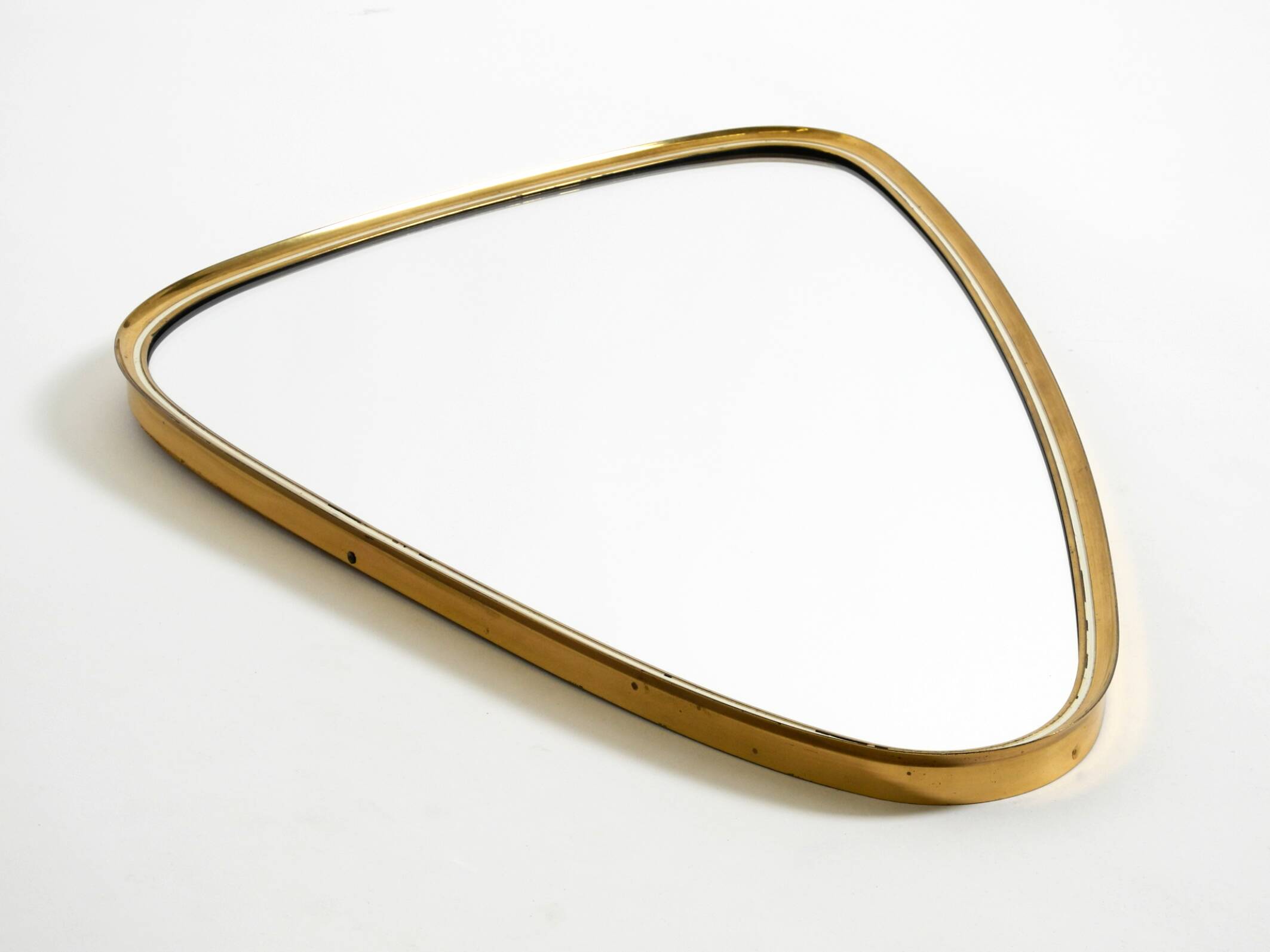 Heavy mid-century brass kidney-shaped wall mirror from Münchner Zierspiegel