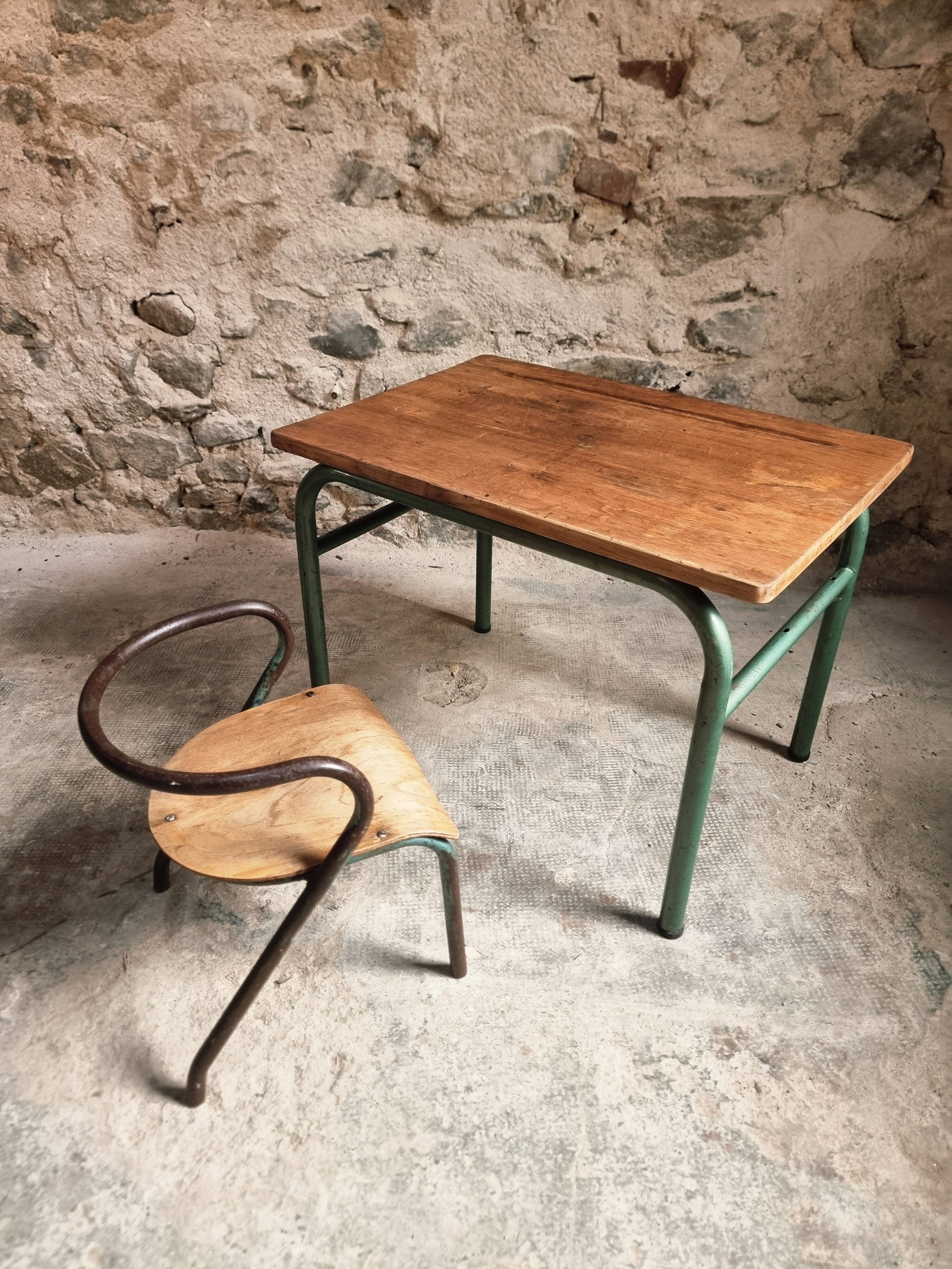 Ensemble bureau et chaise d’écolier vintage – Mobilier scolaire industriel
