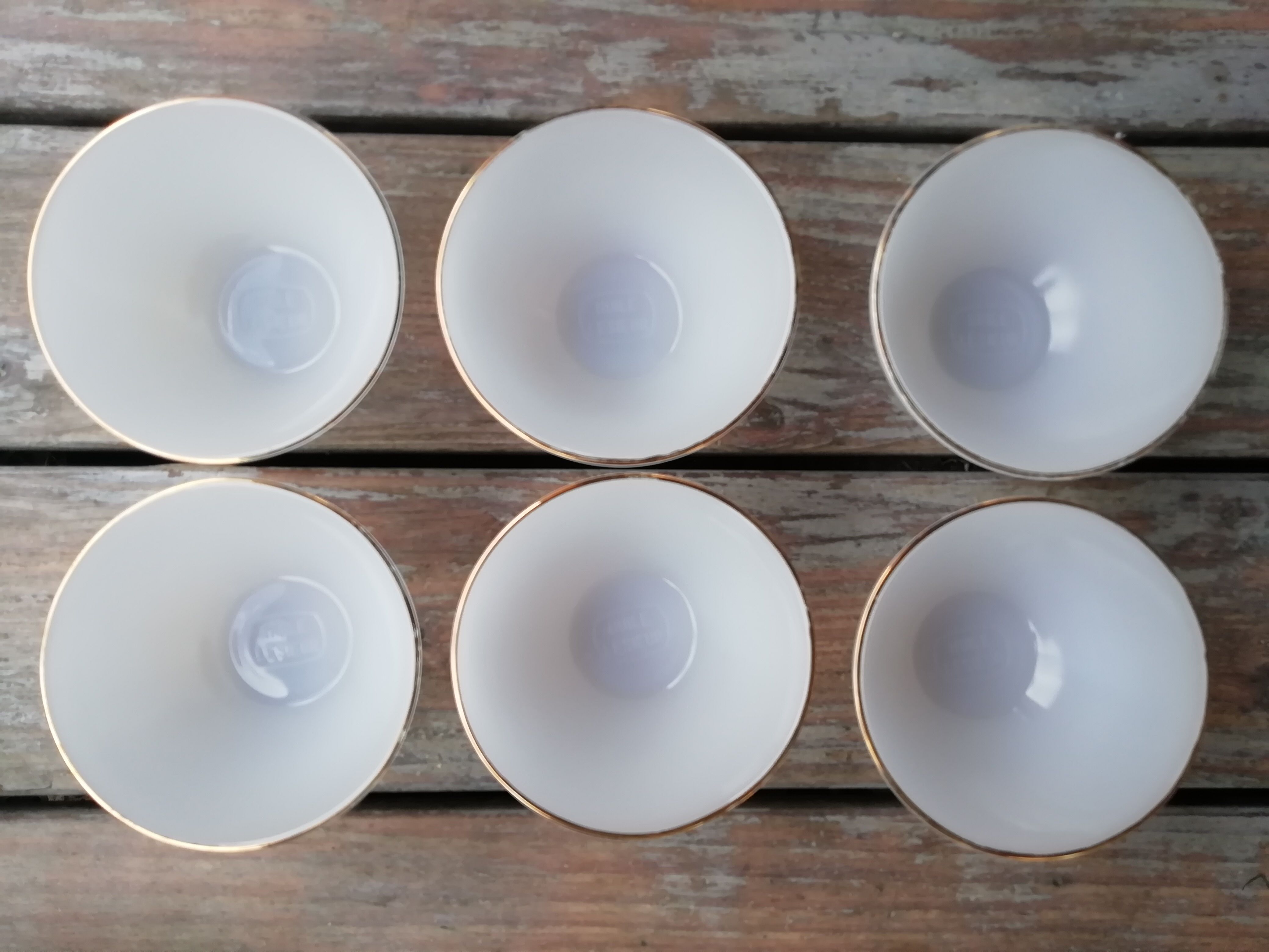 Batch of less opaline bowls