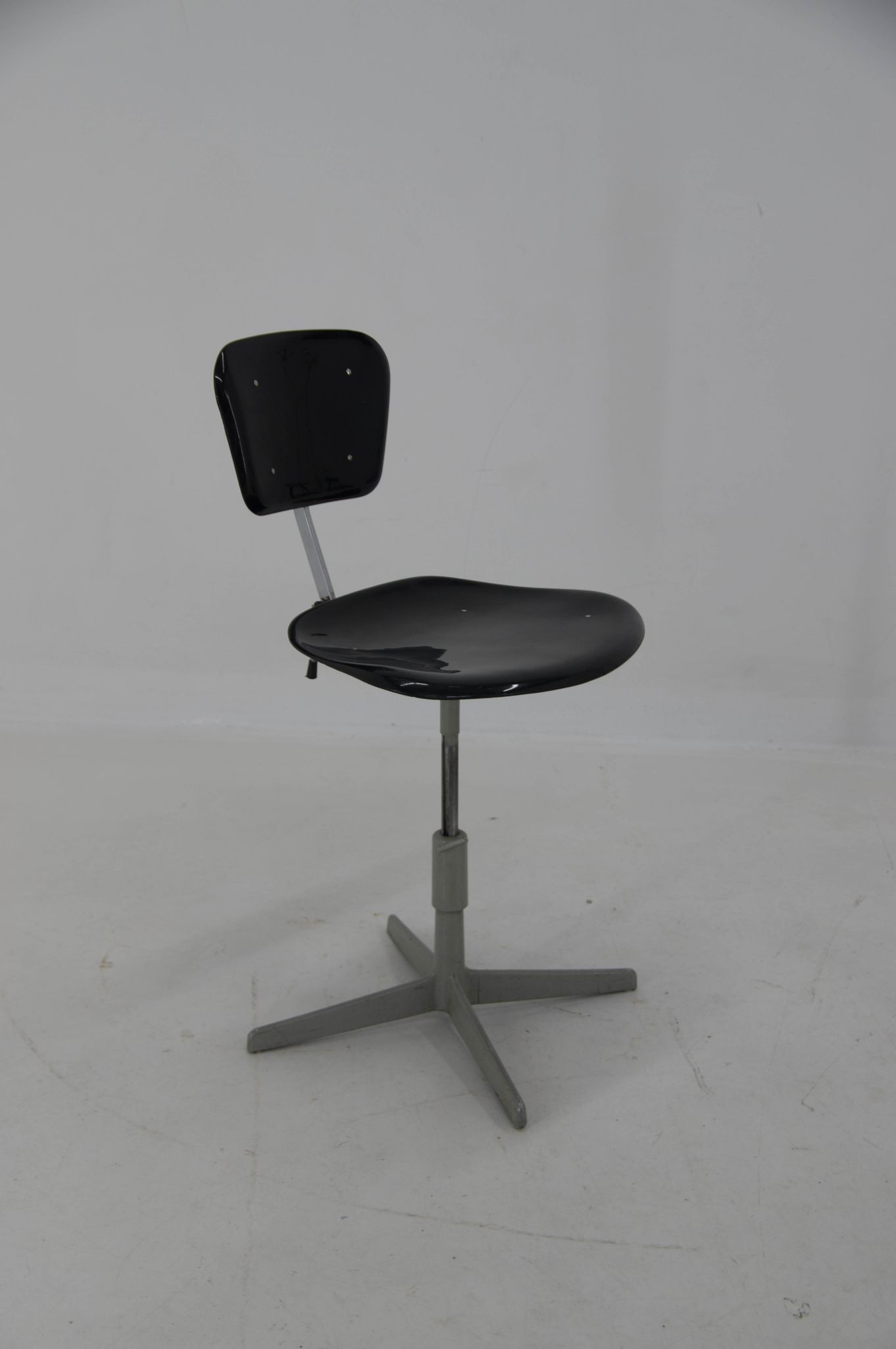 Chaise réglable industrielle, Tchécoslovaquie, années 1960