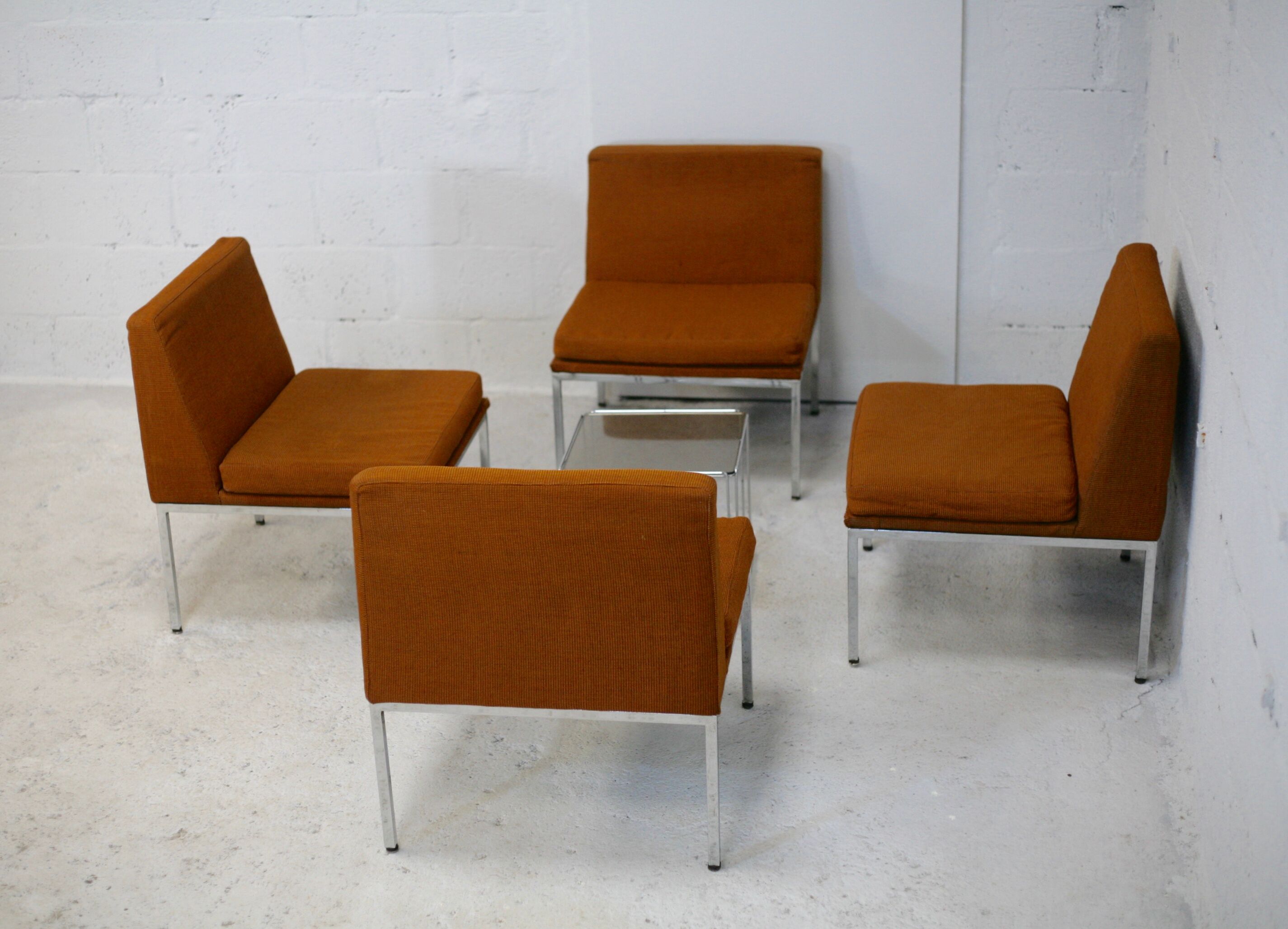 Ensemble de 10 chauffeuses de Louis Baillon, édition Planforms formant canapé modulable, circa 1950