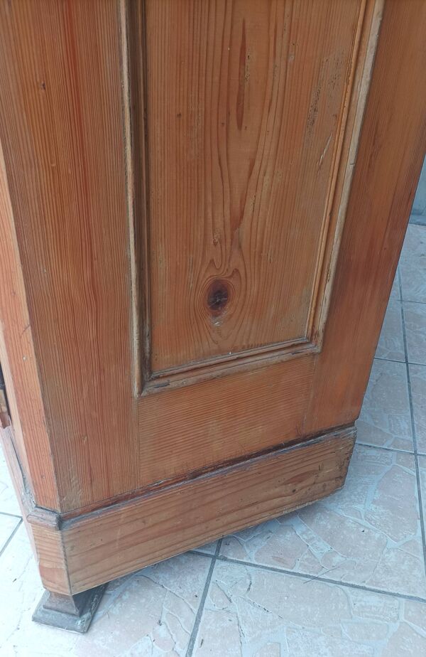 Armoire de montagne chalet en mélèze époque 19ème