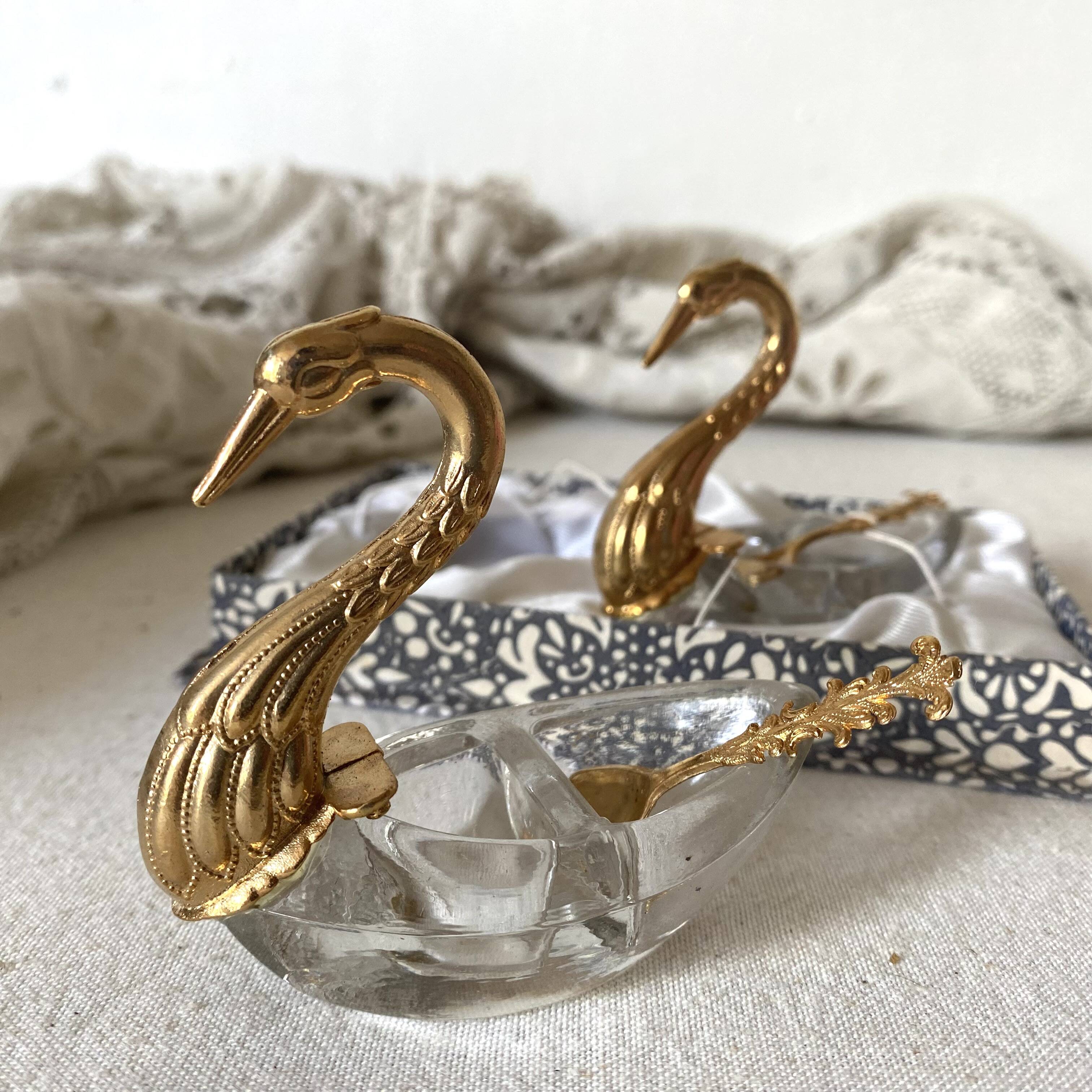 Salt and pepper shakers, 1960s swans