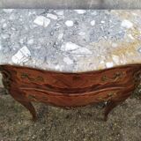 Commode sauteuse galbé Louis XV