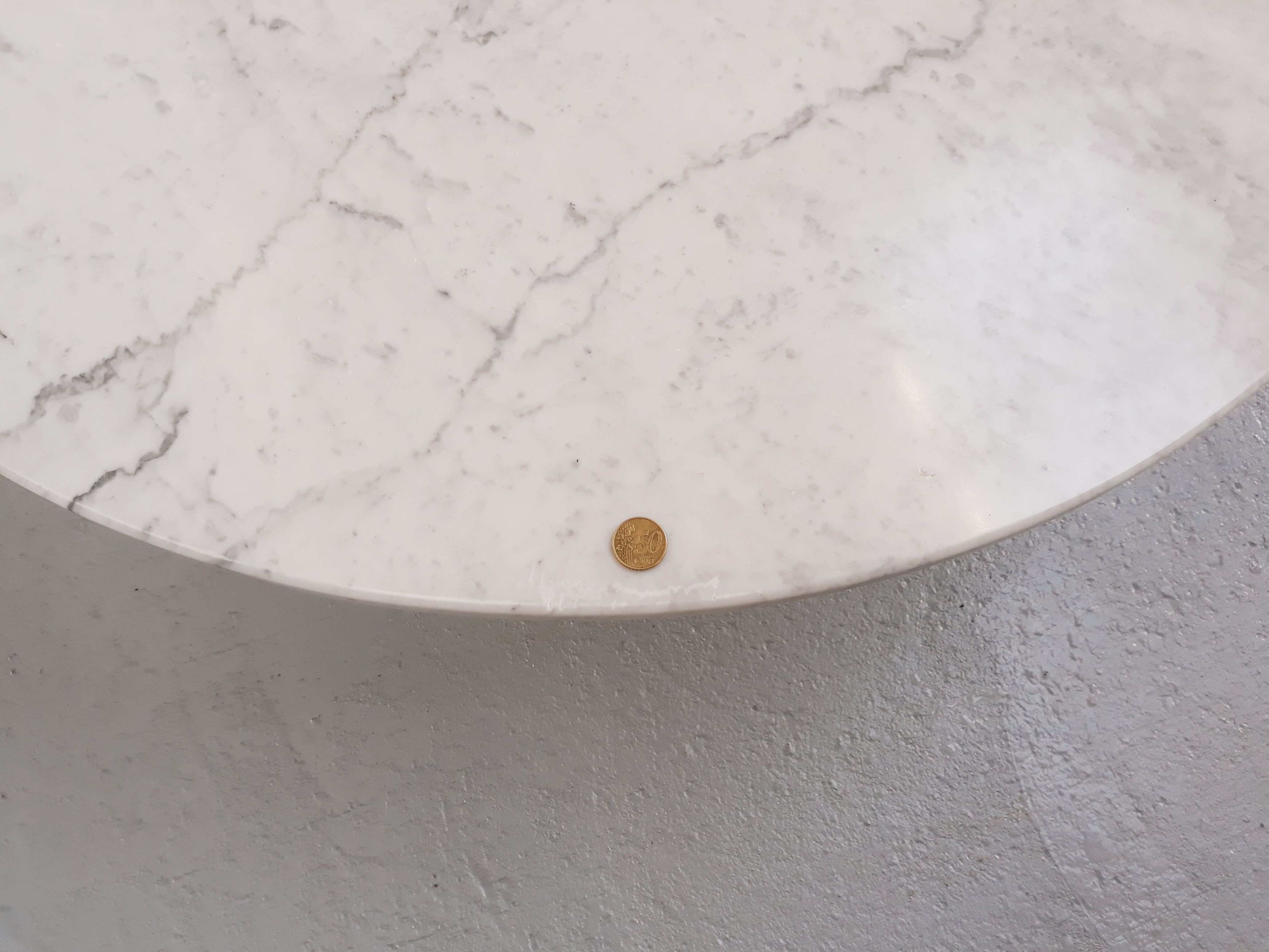 Tulip coffee table by Eero Saarinen for Knoll International