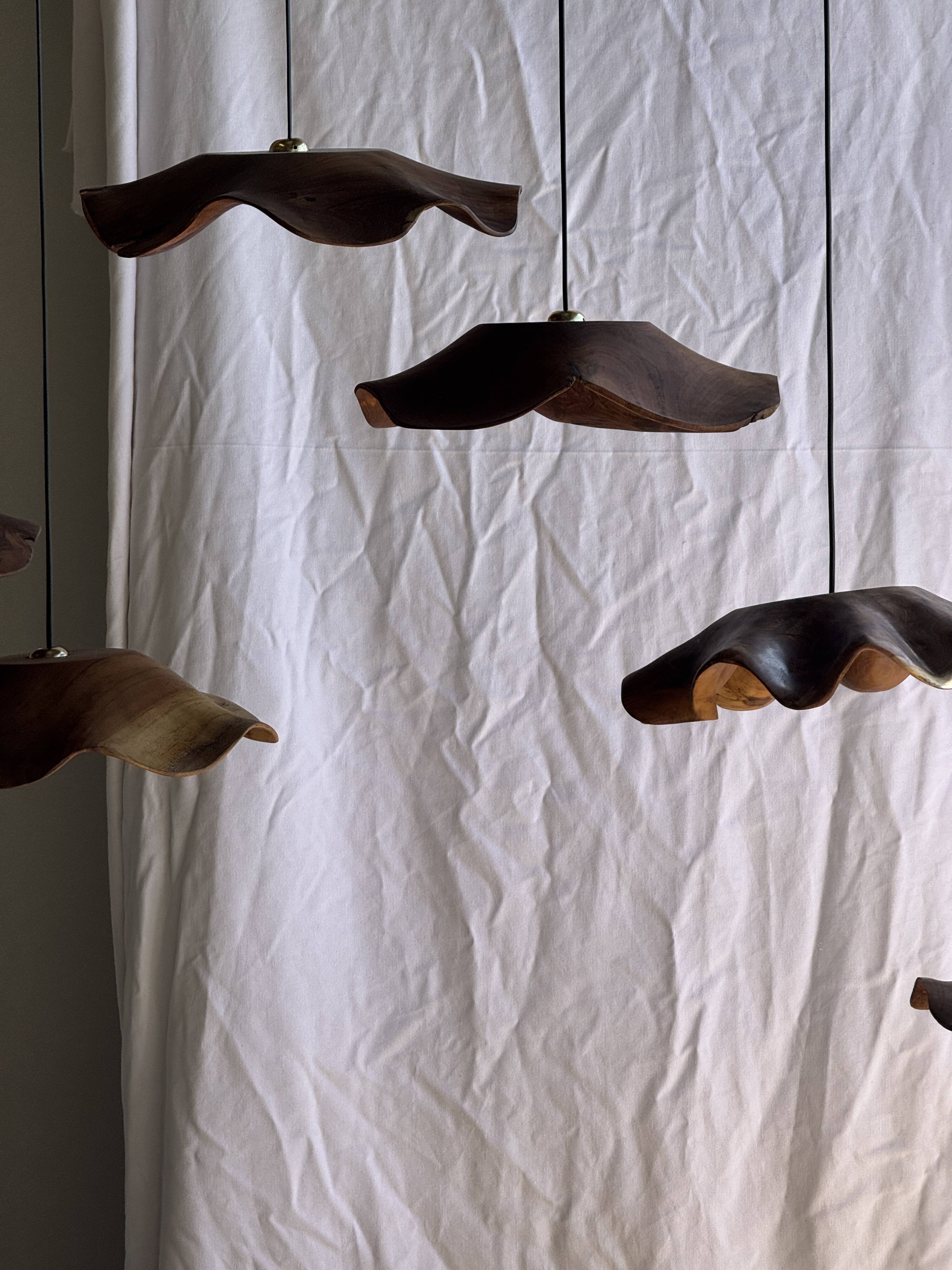 Average suspension flat wavy leaf in smooth teak flower D:40