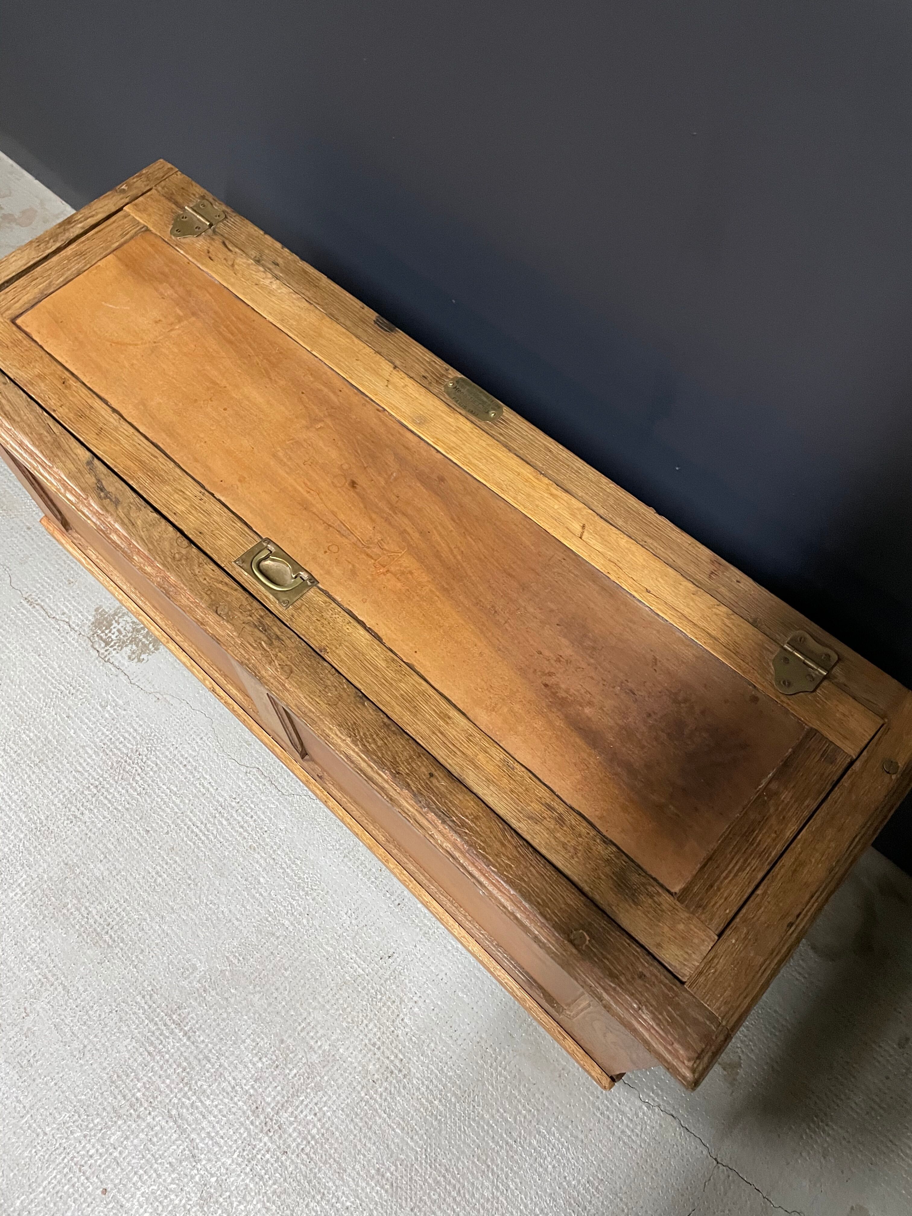 Ice old bistro trunk 1900 counter