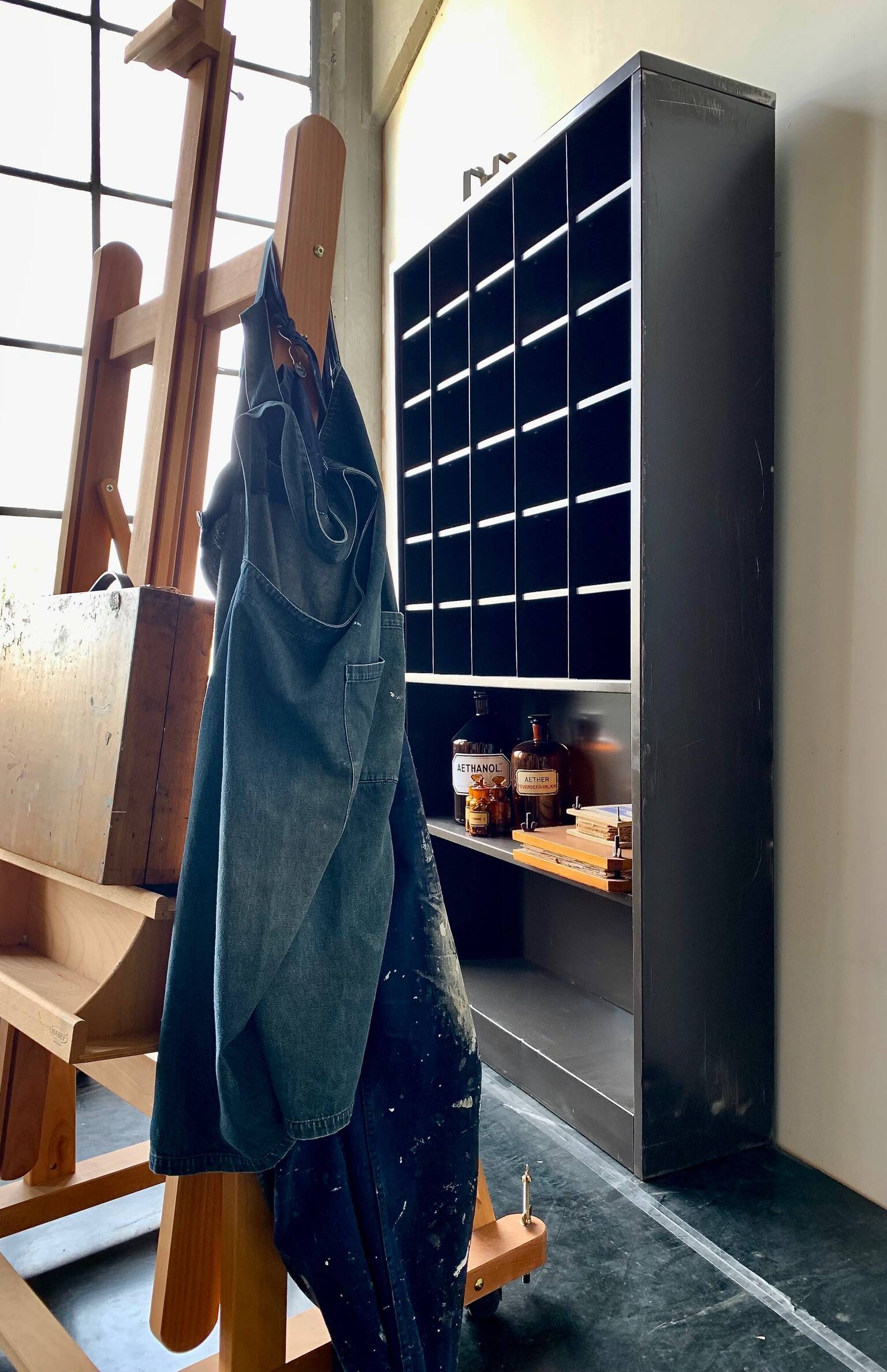 Industrial storage cabinet