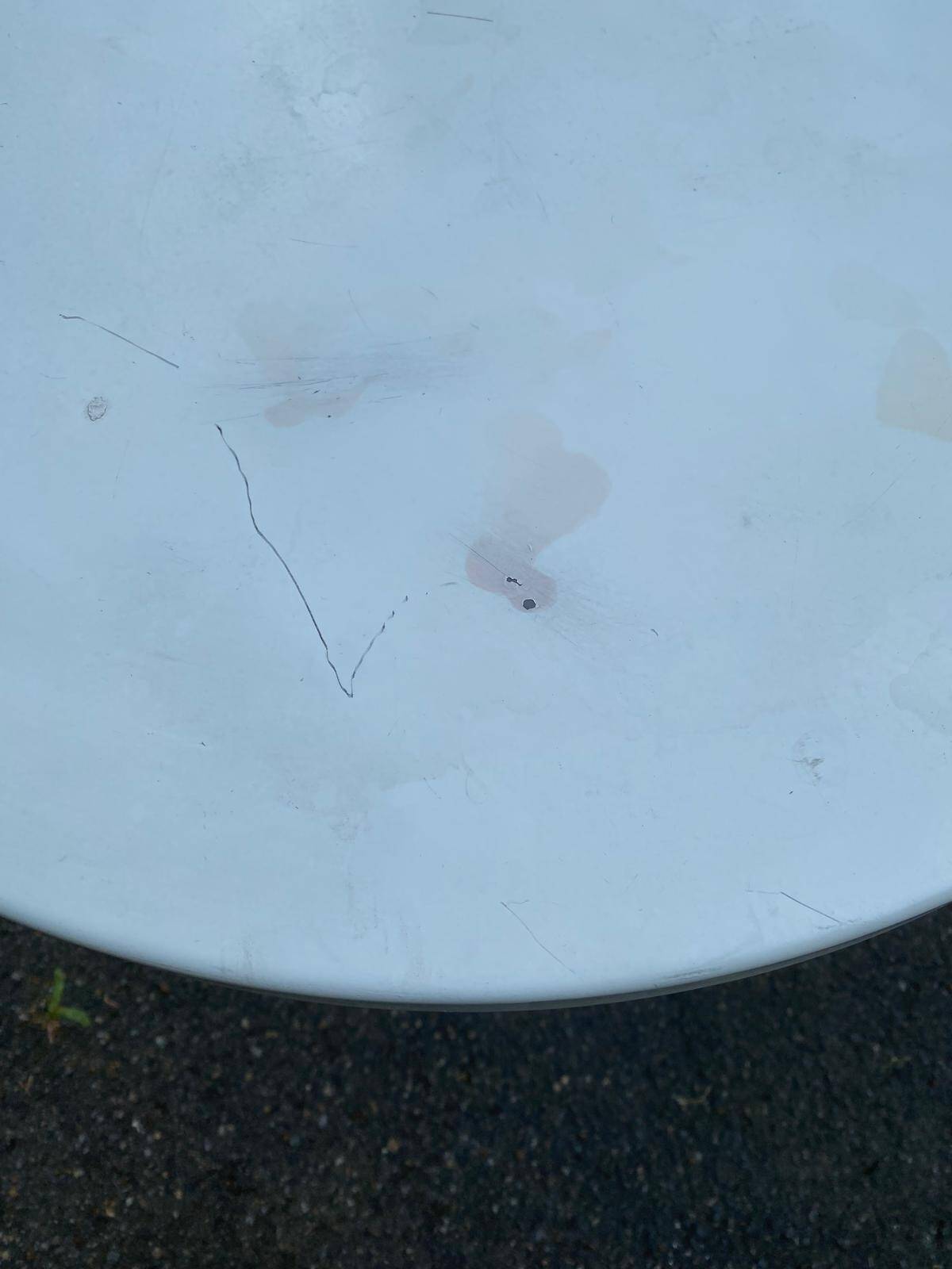 White round tripod bistro table in steel 60cm