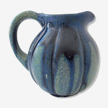 Pitcher in blue sandstone with blue drips, "melon" shape.