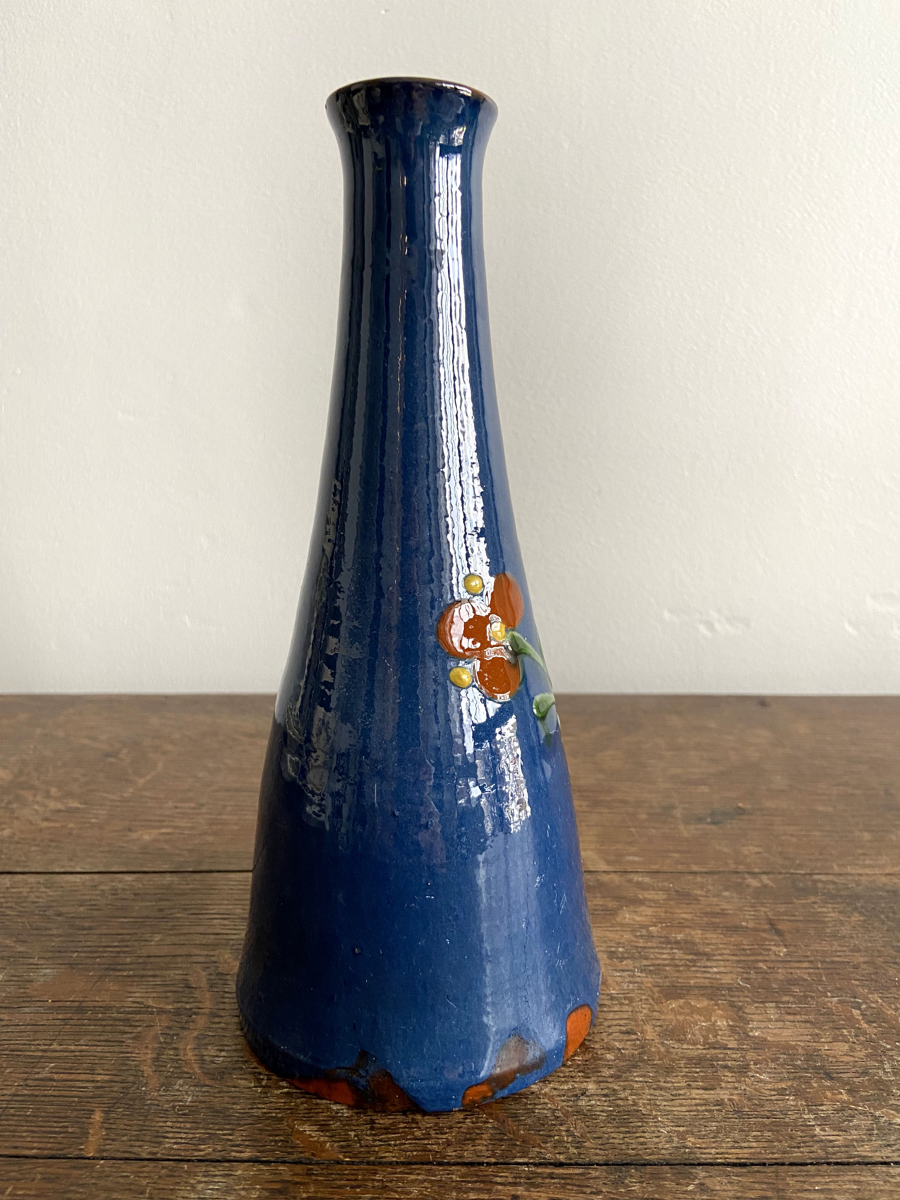 Soliflore vase decorated with flowers