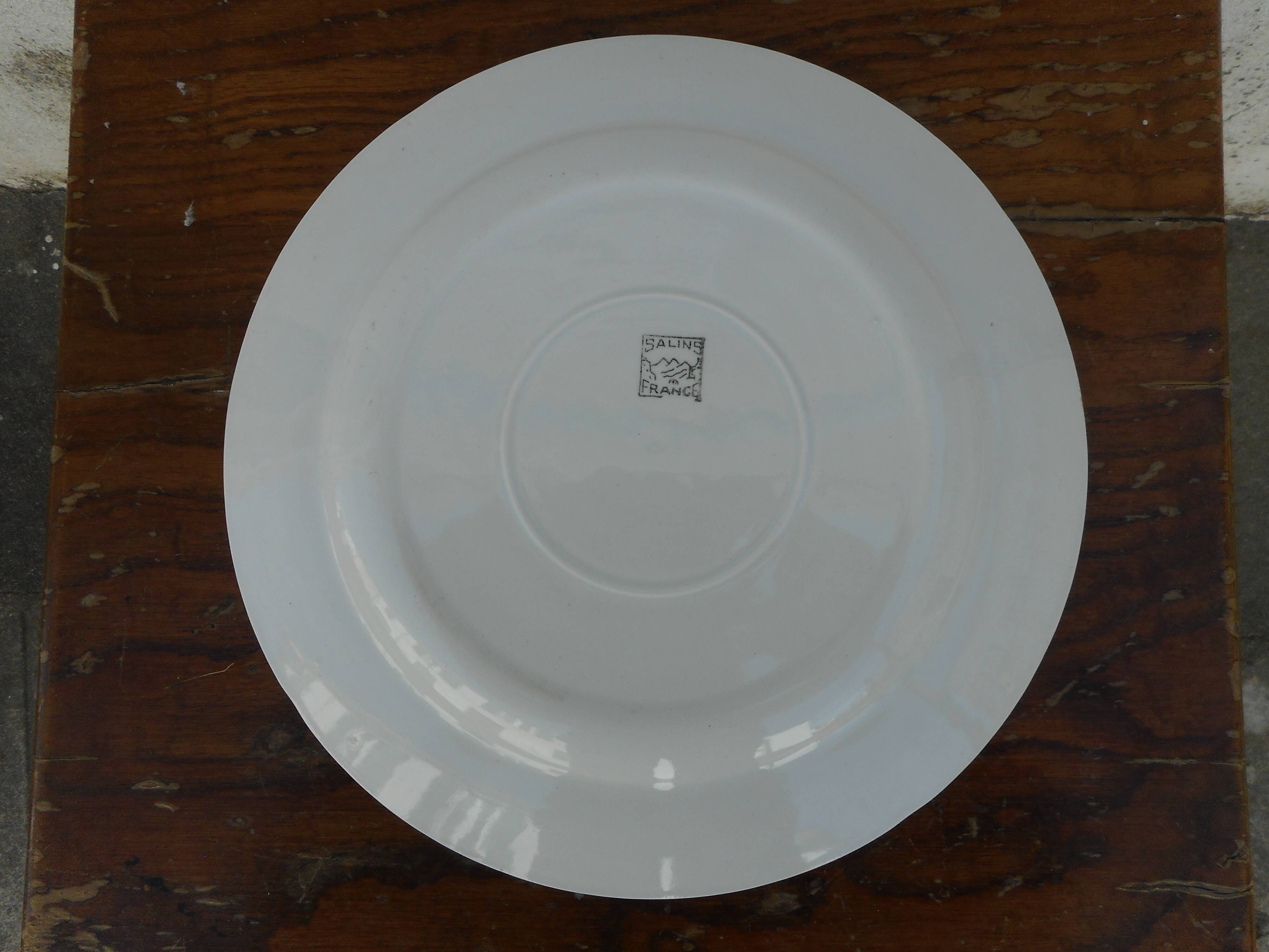 Six flat plates made of "Salins" earthenware