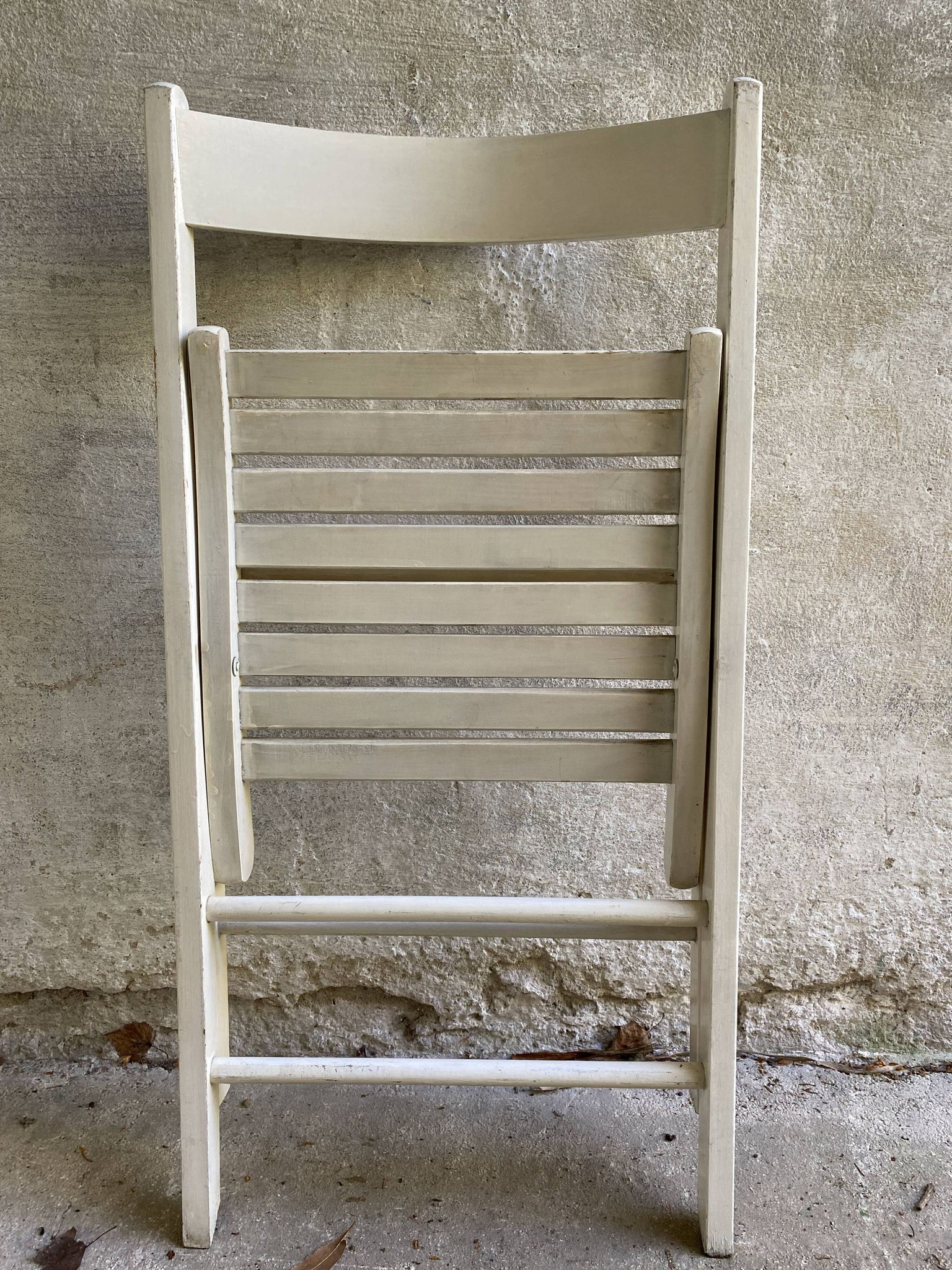 Extra folding chair / garden chair / vintage white lacquered solid wood office chair