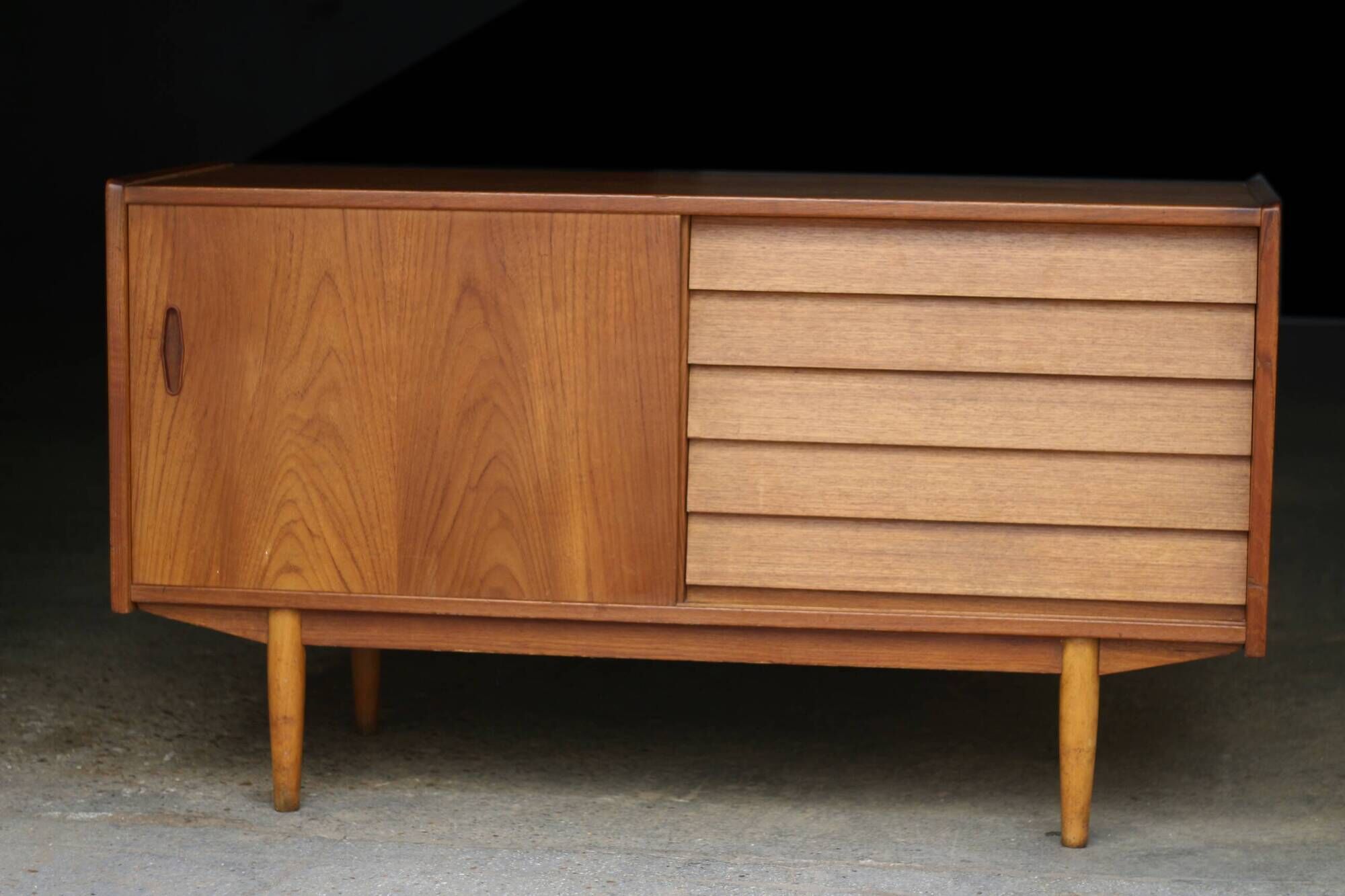 Succession LACOSTE: TRIO enfilade by Nils Jonsso for Hugo Troeds.