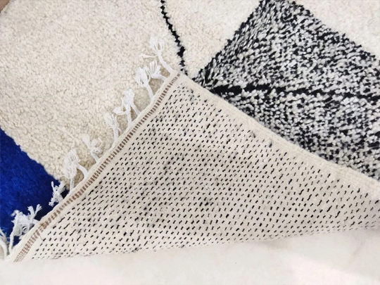 Handmade moroccan berber carpet 174 x 109 cm