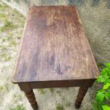 Desk with turned legs