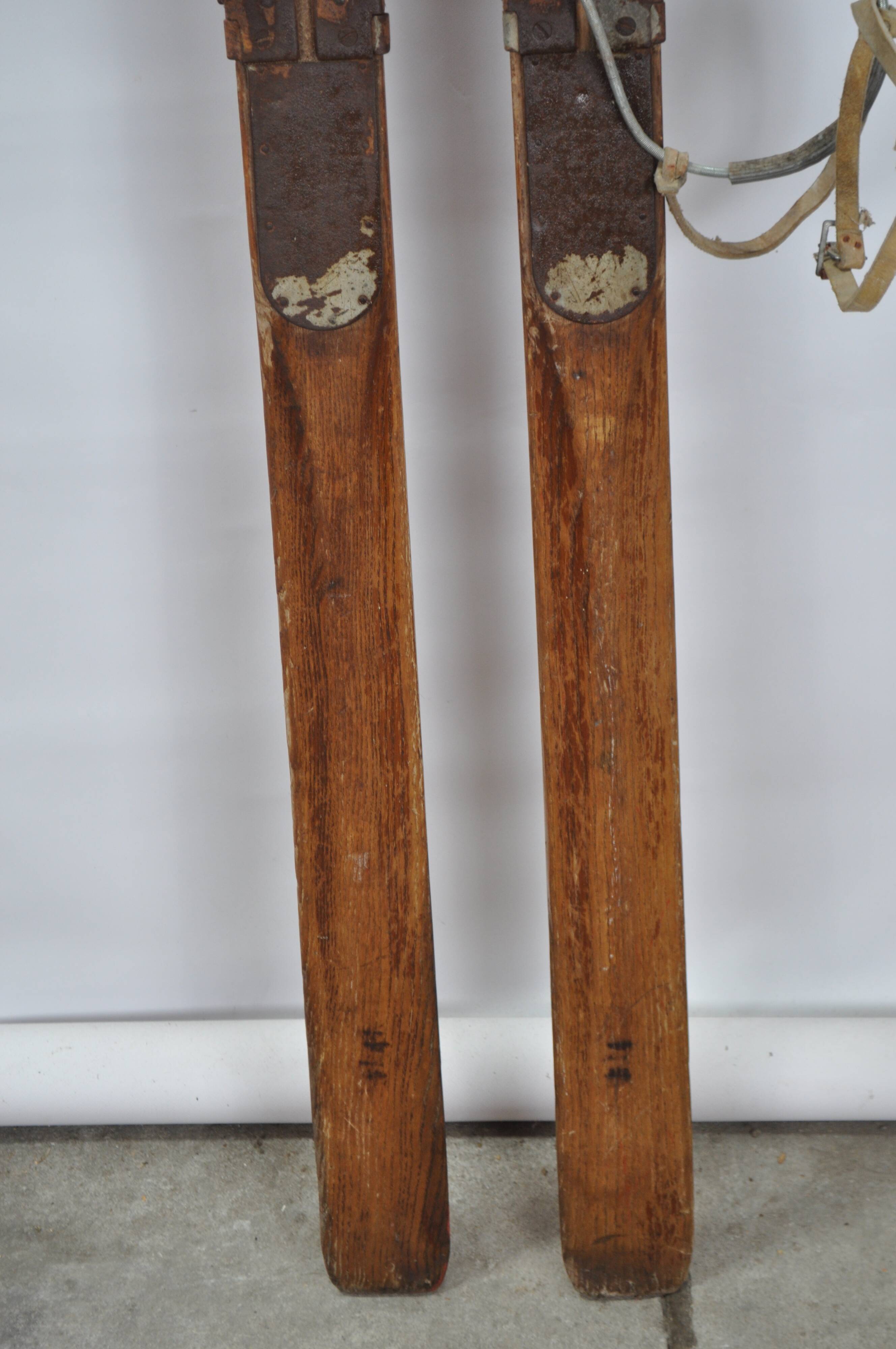 Pair of vintage Ramy skis 1950