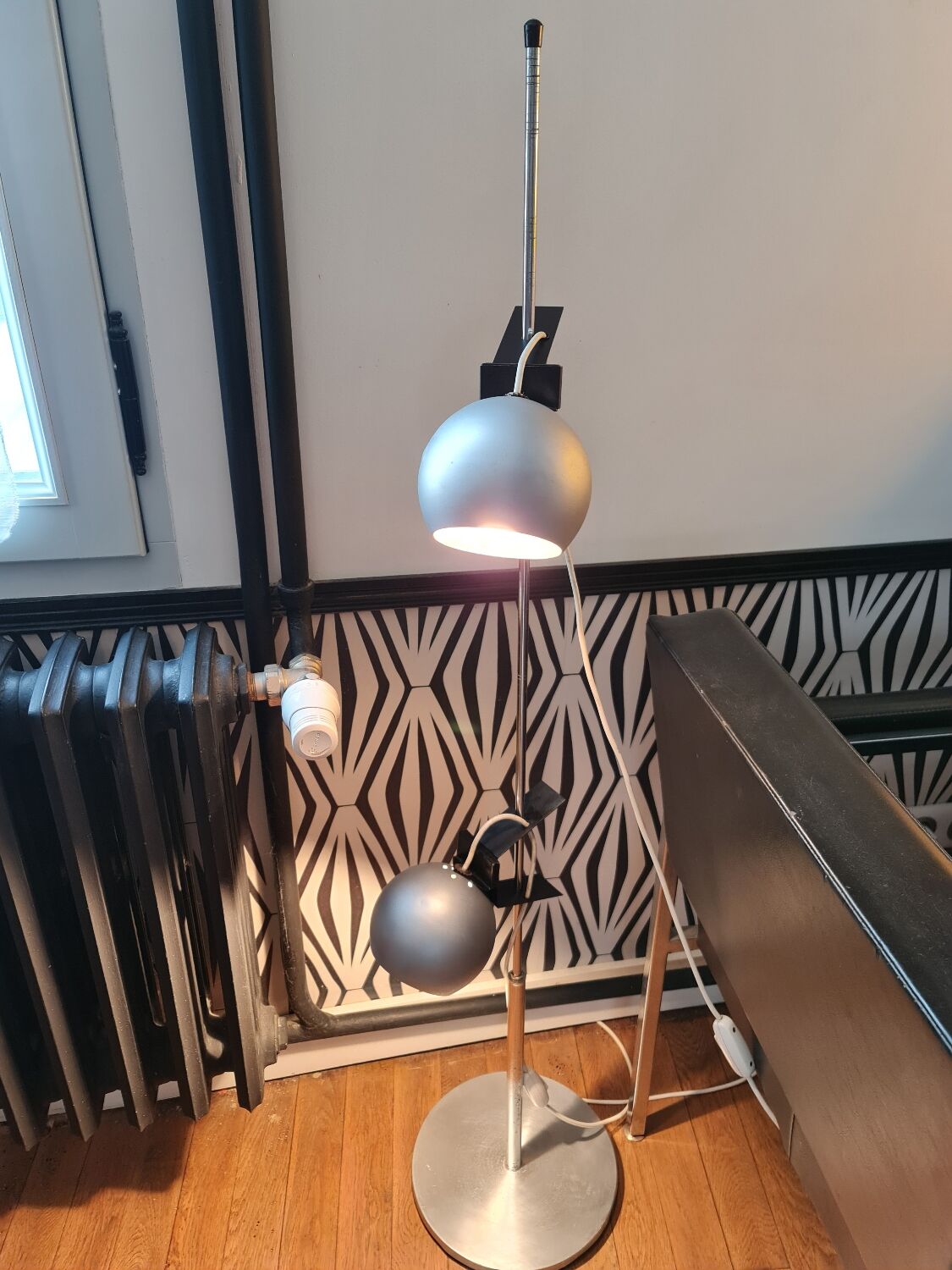 Two-light floor lamp with removable magnetic Eyes Ball.