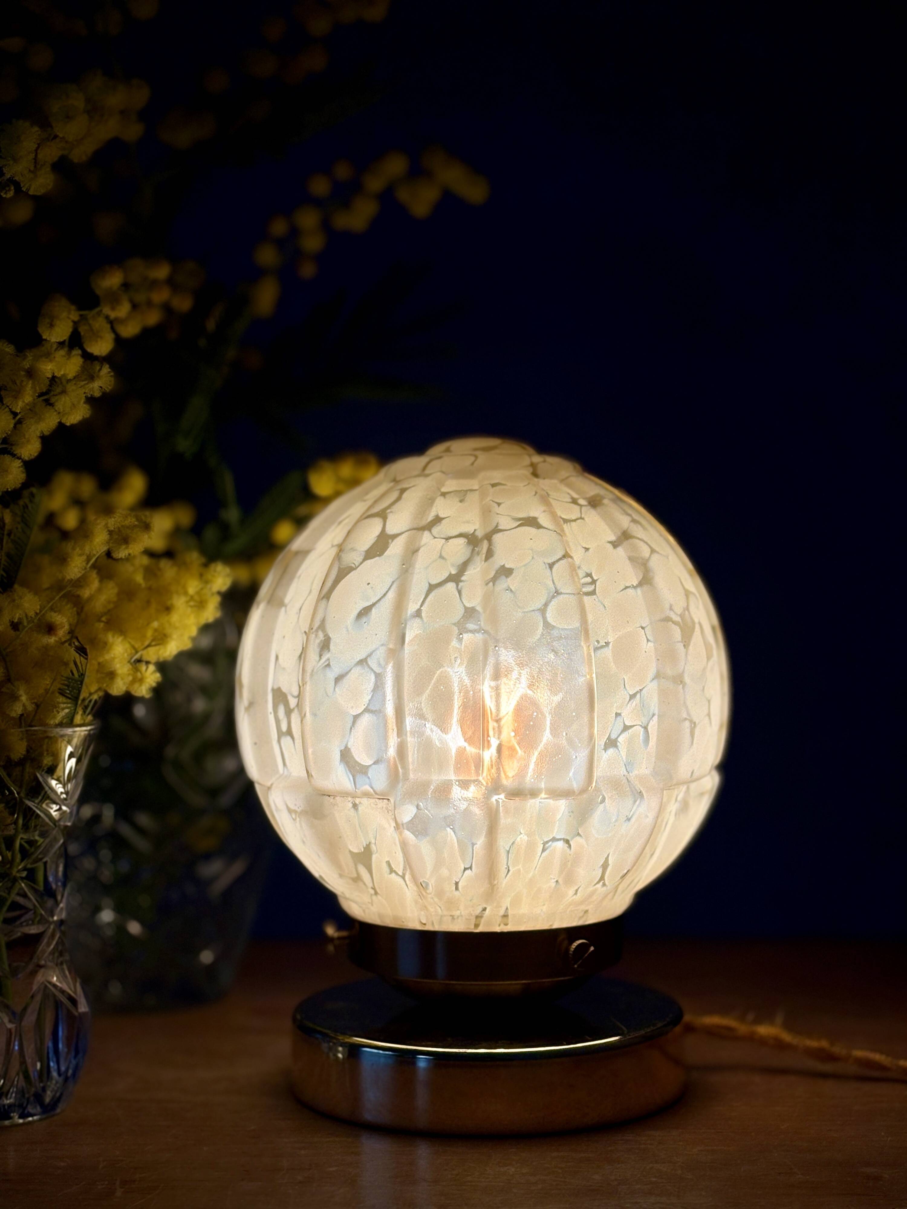 Beautiful table lamp, vintage Art Deco glass globe from Clichy in pink. Diameter
